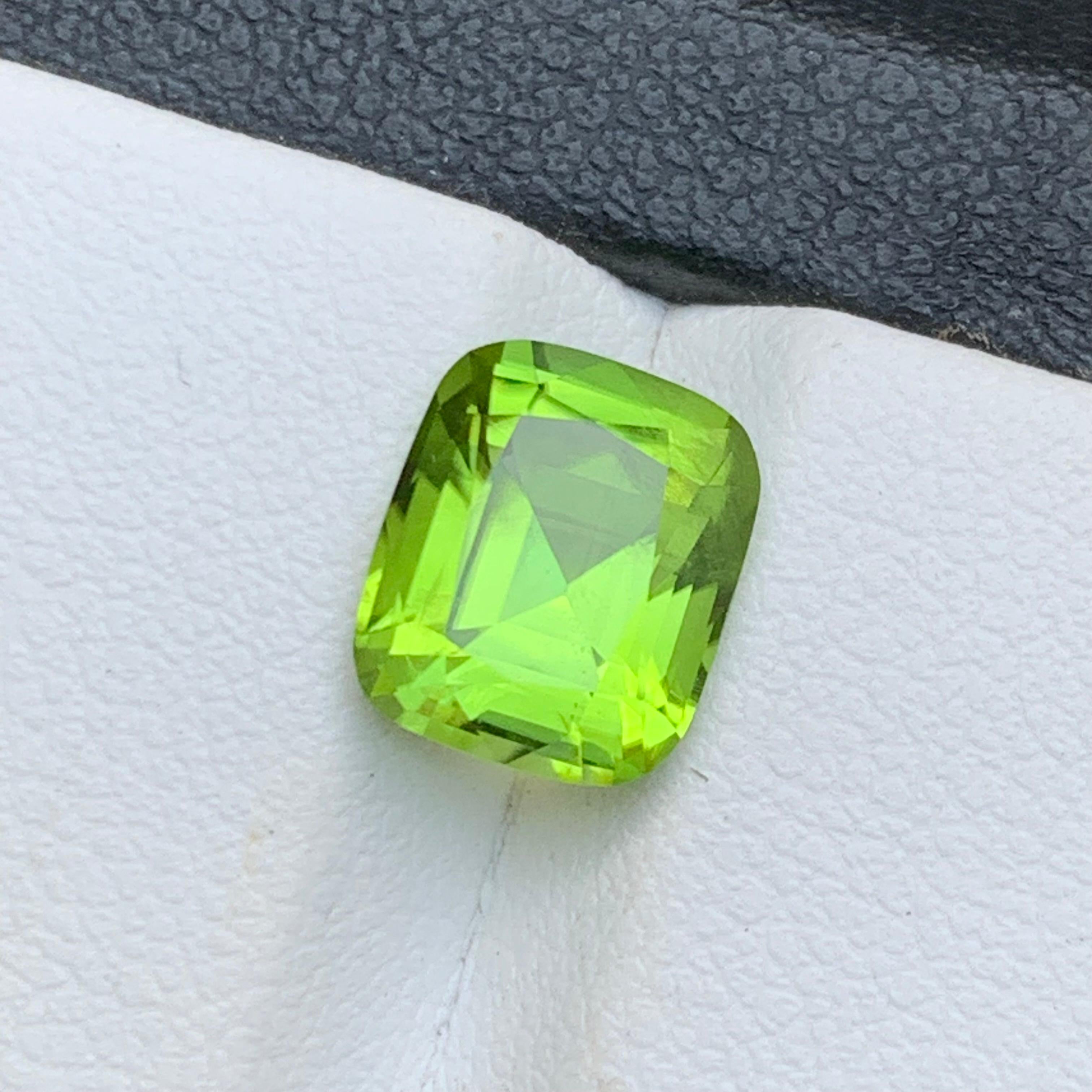 Vivid Green Natural Peridot Ring Loose Gemstone 3 Ct Cushion Cut for Jewelry For Sale 7