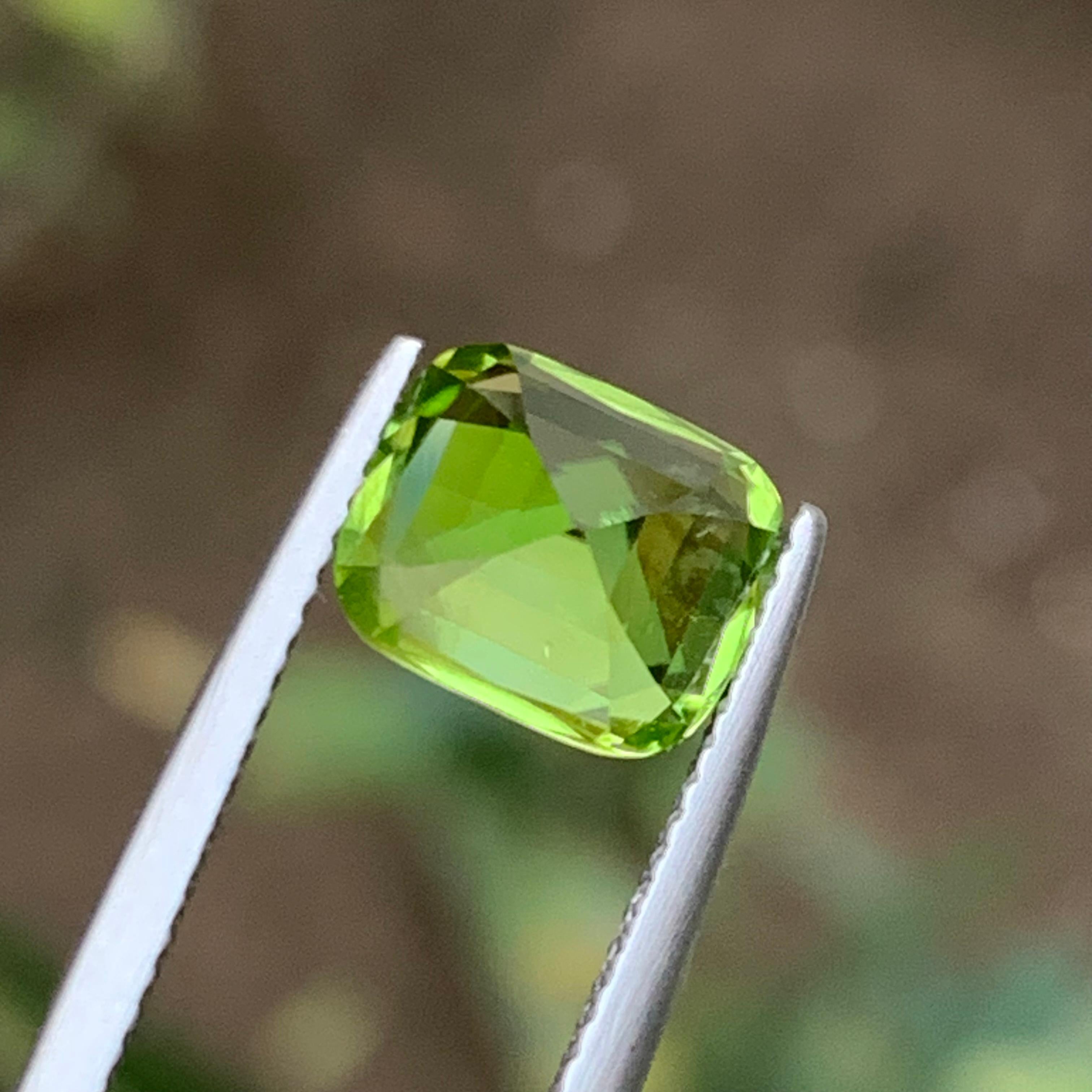 Vivid Green Natural Peridot Ring Loose Gemstone 3 Ct Cushion Cut for Jewelry For Sale 3
