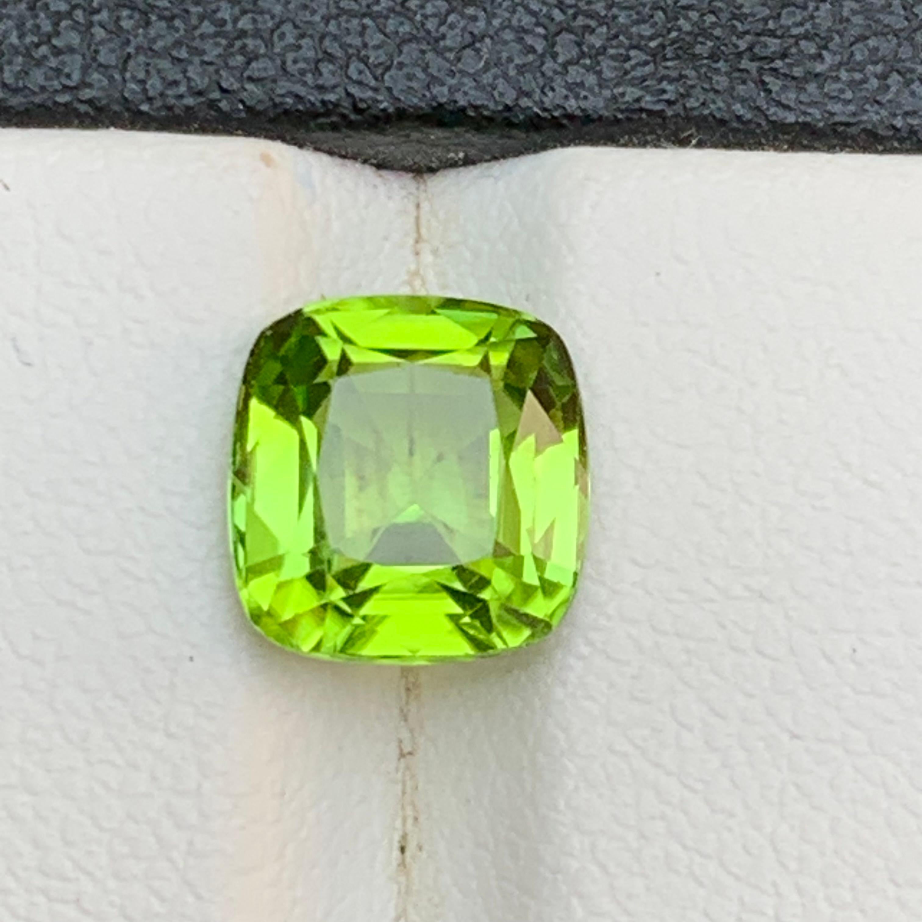 Vivid Green Natural Peridot Lose Edelstein für Ring, Halskette Anhänger oder jede andere Schmuck Einstellung Square Cushion Cut aus Supat Mine, Kohistan Pakistan!!!

💎 EDELSTEINART: Peridot
⚖️ GEWICHT: 3,36 Karat
🪚 FORM & SCHNITT: Quadratischer