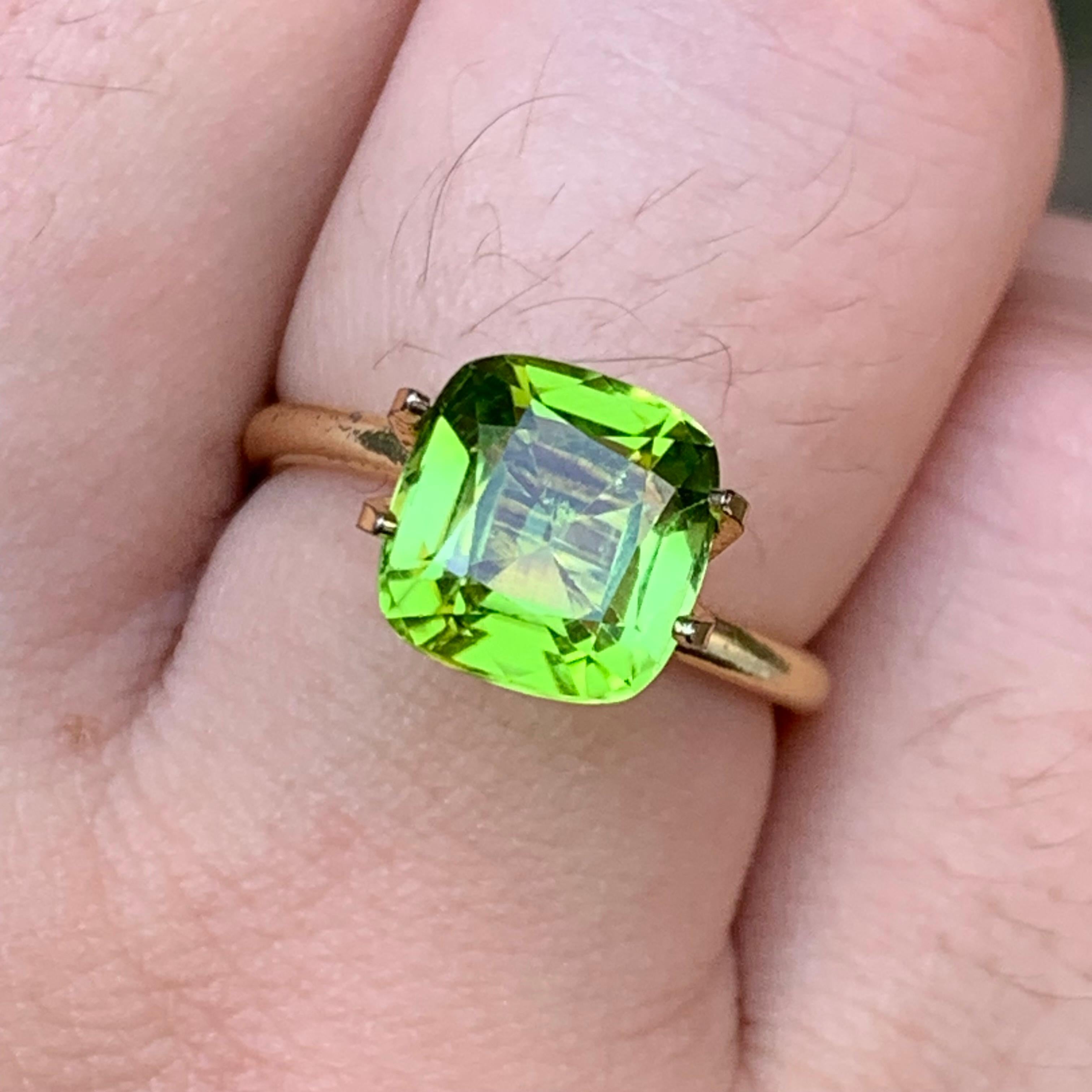 Vivid Green Natural Peridot Ring Lose Edelstein 3,36 Ct Square Cushion-Schmuck (Kissenschliff) im Angebot