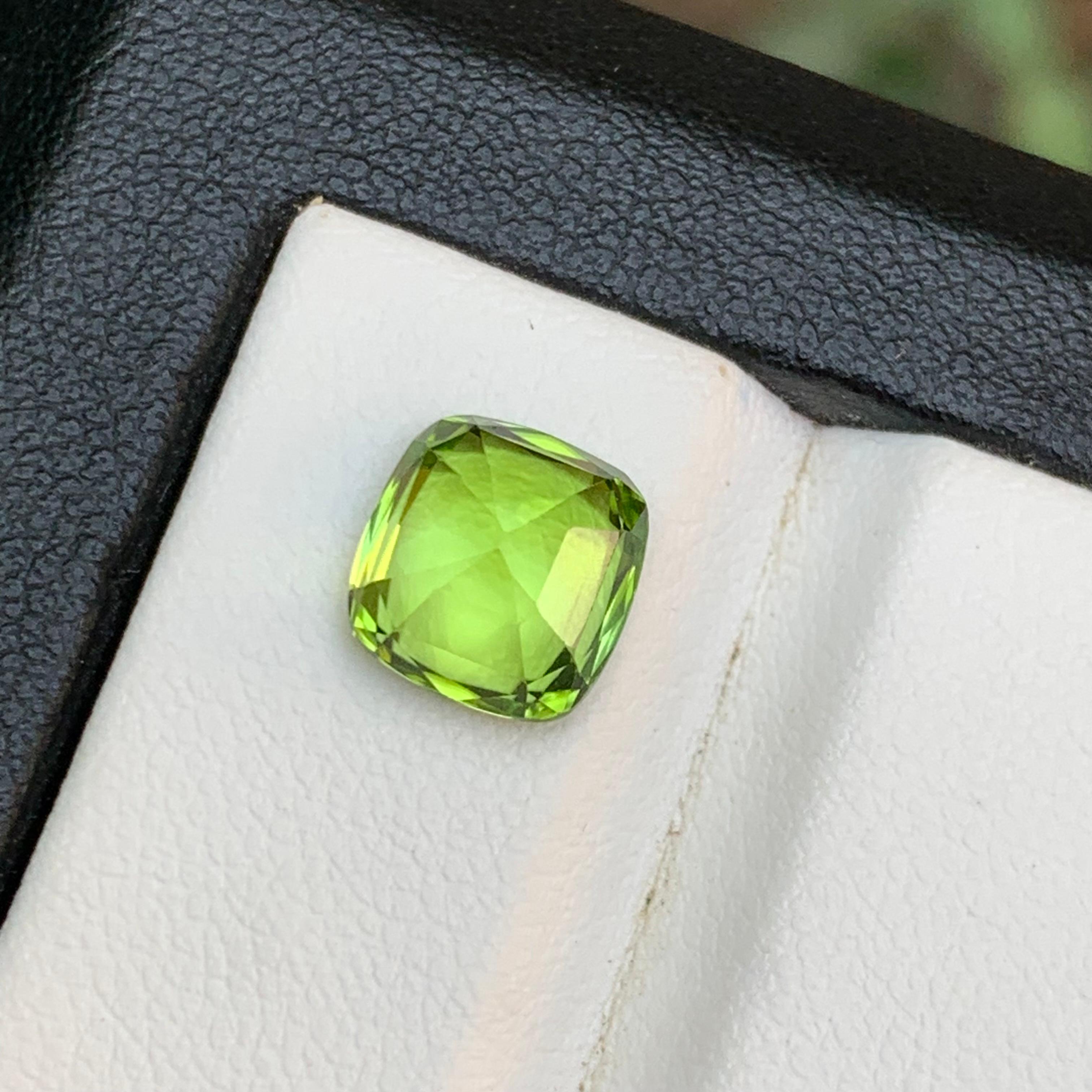 Vivid Green Natural Peridot Ring Lose Edelstein 3,36 Ct Square Cushion-Schmuck für Damen oder Herren im Angebot