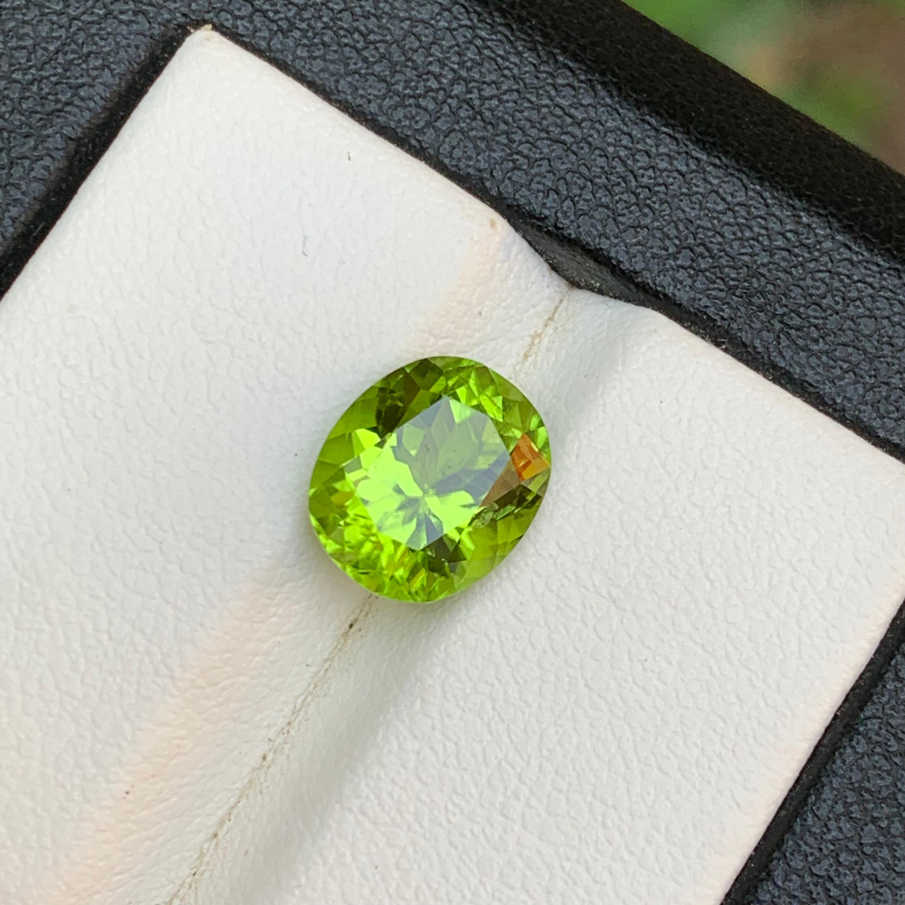 Vivid Green Natural Peridot Lose Edelstein-Set für Ring, oder jede andere Schmuck-Fassung-Oval-Schliff aus Supat Mine, Kohistan Pakistan!!!

💎 EDELSTEINART: Peridot
⚖️ GEWICHT: 3,46 Karat
🪚 FORM & SCHNITT: Ovaler Schliff
📏 GRÖSSE (mm): 9,81 x