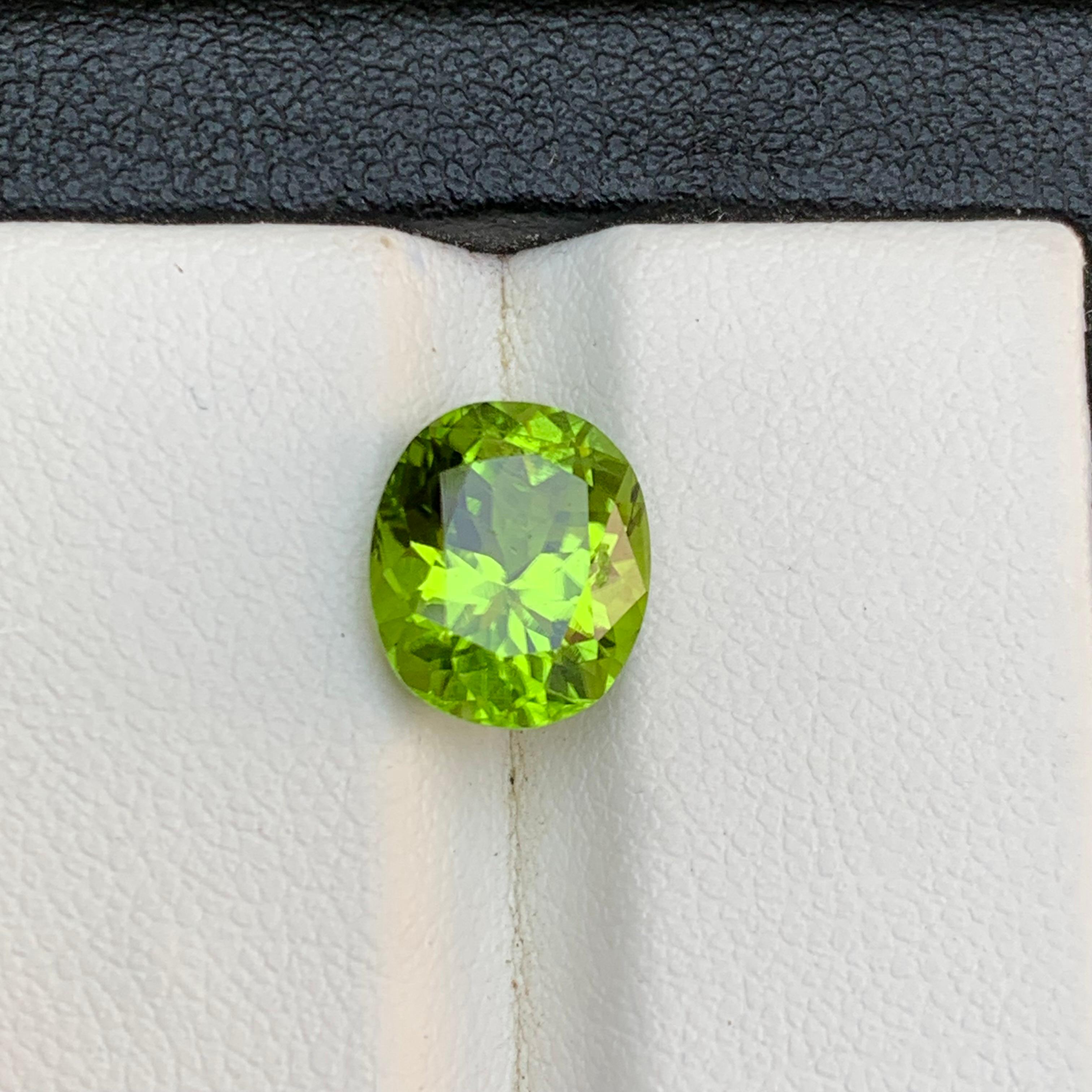Vivid Green Natural Peridot Ring Lose Edelstein 3,46 Ct Oval Schliff für Schmuck (Zeitgenössisch) im Angebot