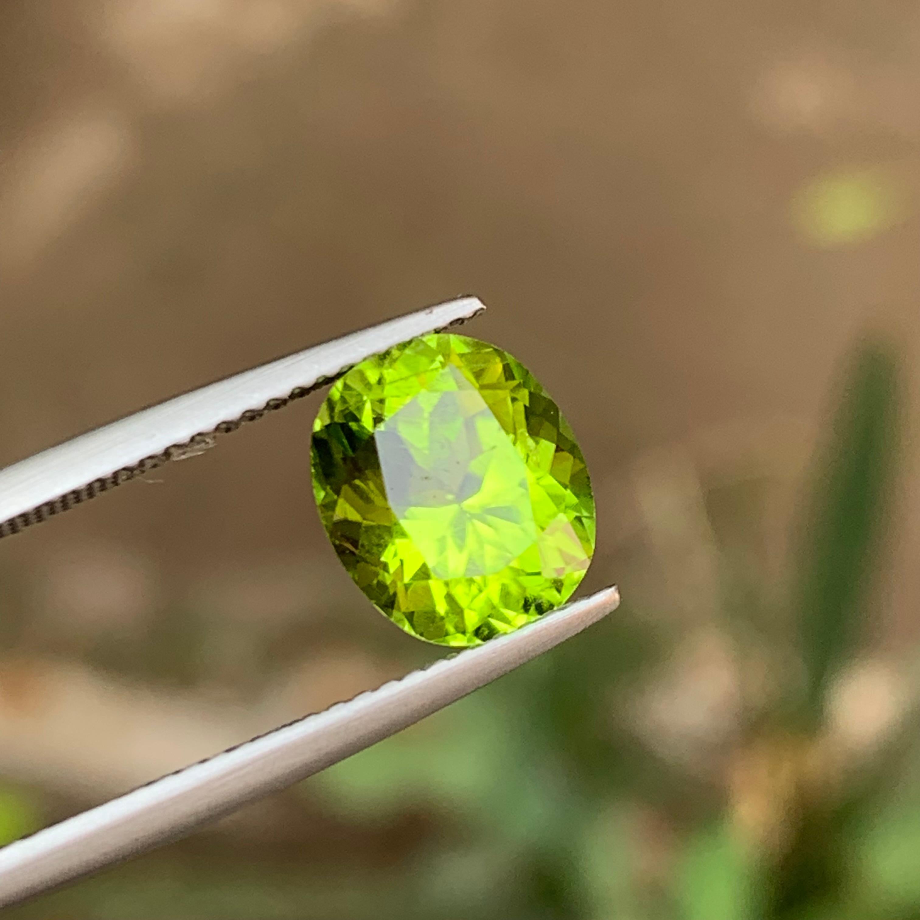 Vivid Green Natural Peridot Ring Lose Edelstein 3,46 Ct Oval Schliff für Schmuck (Ovalschliff) im Angebot