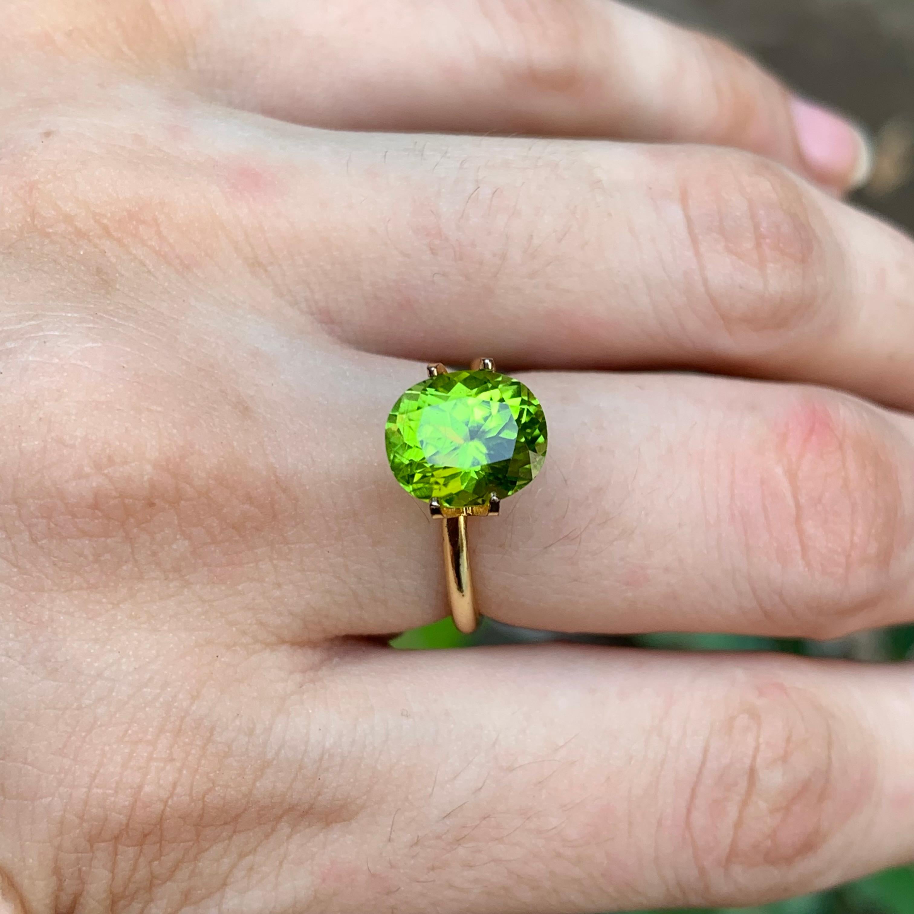 Vivid Green Natural Peridot Ring Lose Edelstein 3,46 Ct Oval Schliff für Schmuck für Damen oder Herren im Angebot