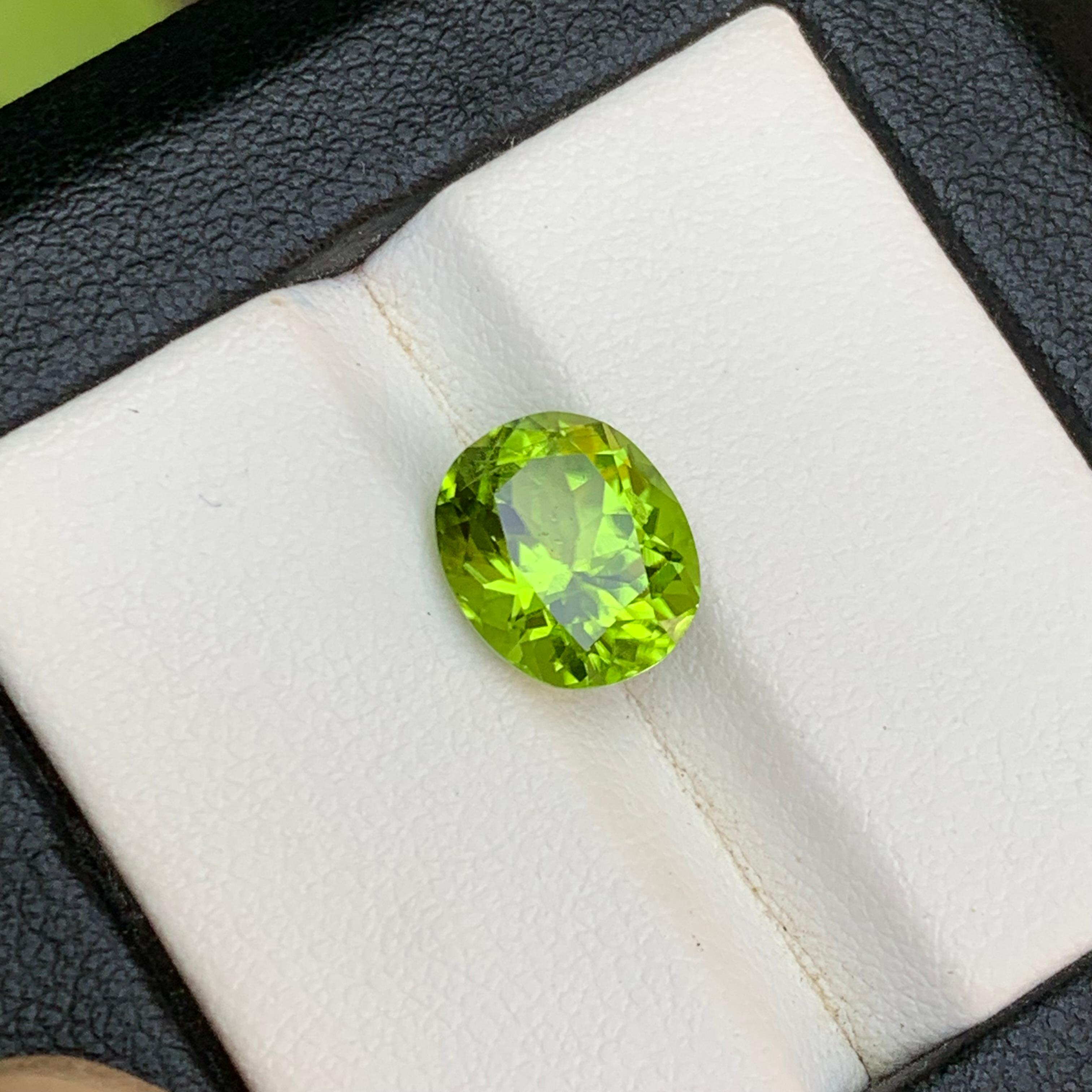 Vivid Green Natural Peridot Ring Lose Edelstein 3,46 Ct Oval Schliff für Schmuck im Angebot 1