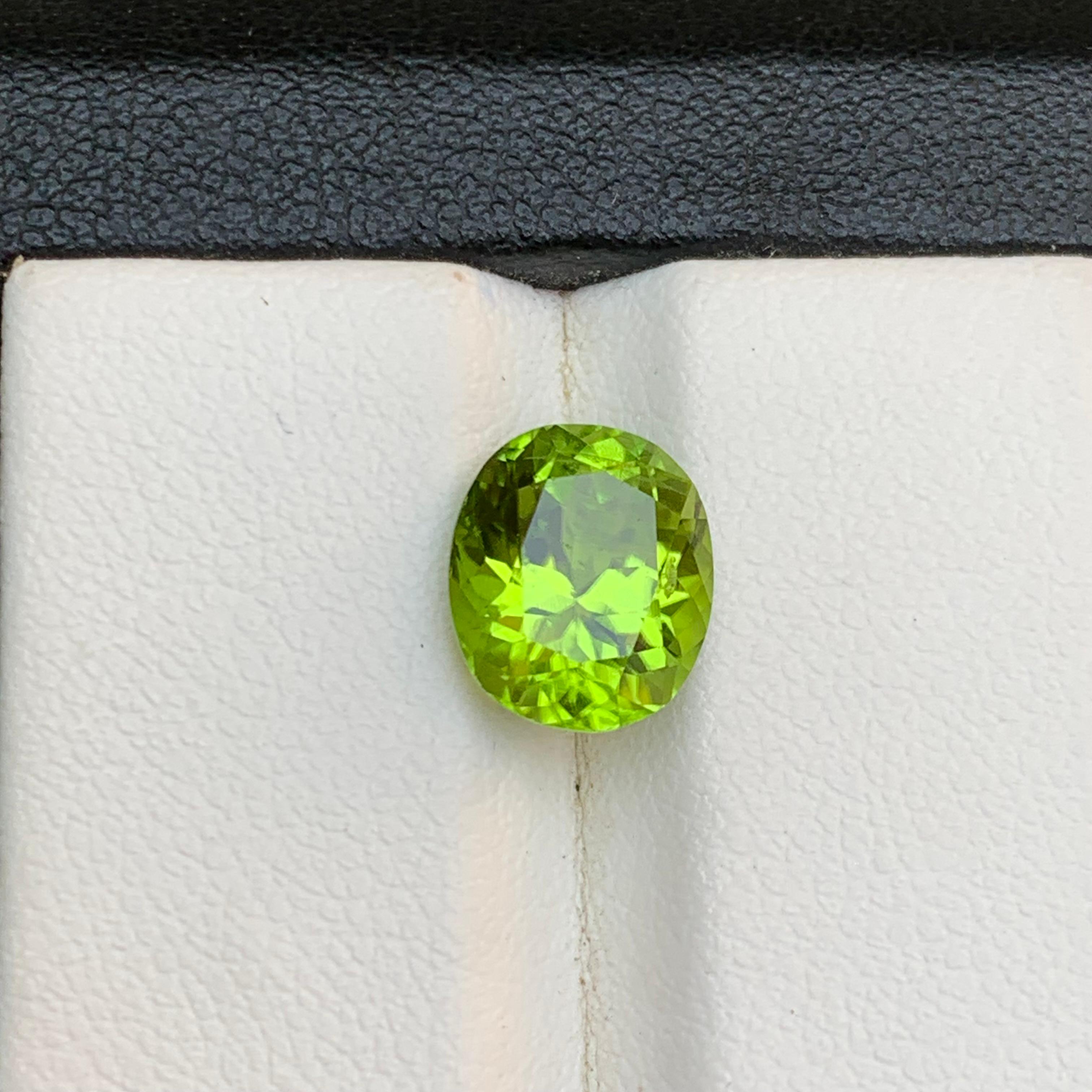 Vivid Green Natural Peridot Ring Lose Edelstein 3,46 Ct Oval Schliff für Schmuck im Angebot 3
