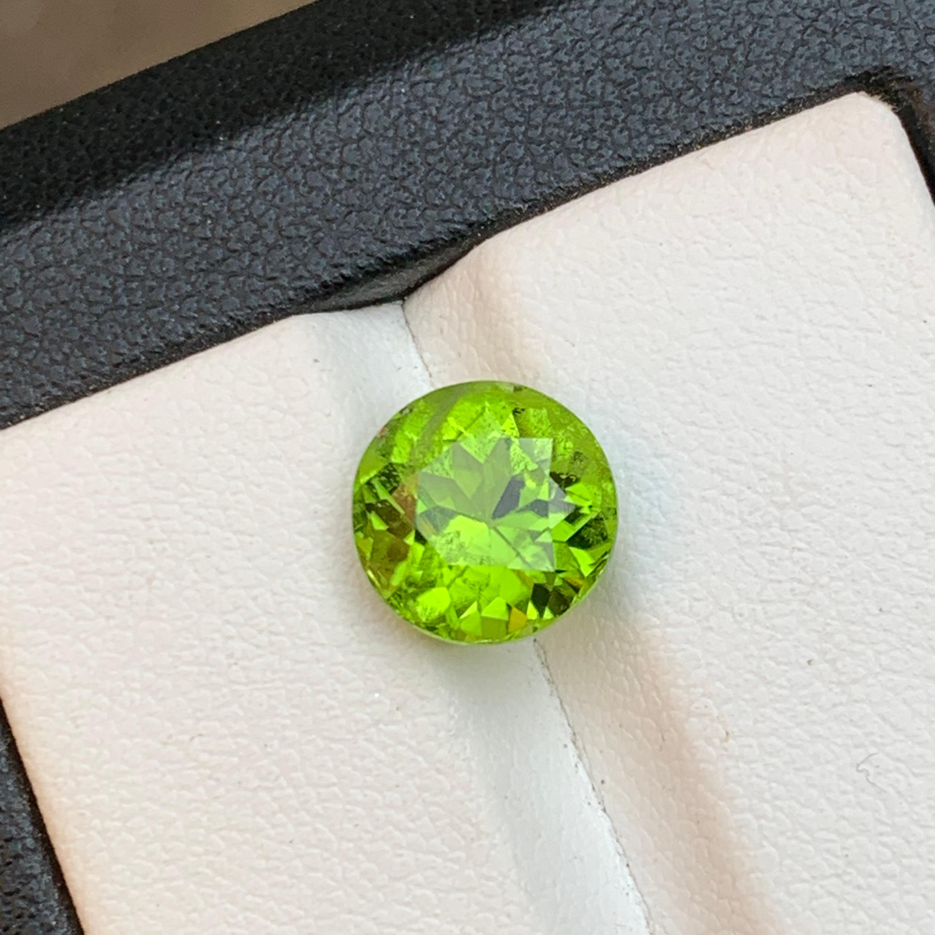 Contemporain Vivid Green Natural Peridot Ring Loose Gemstone 3.60Ct Round Brilliant Cut-Jewel (bague en péridot naturel vert vif) en vente