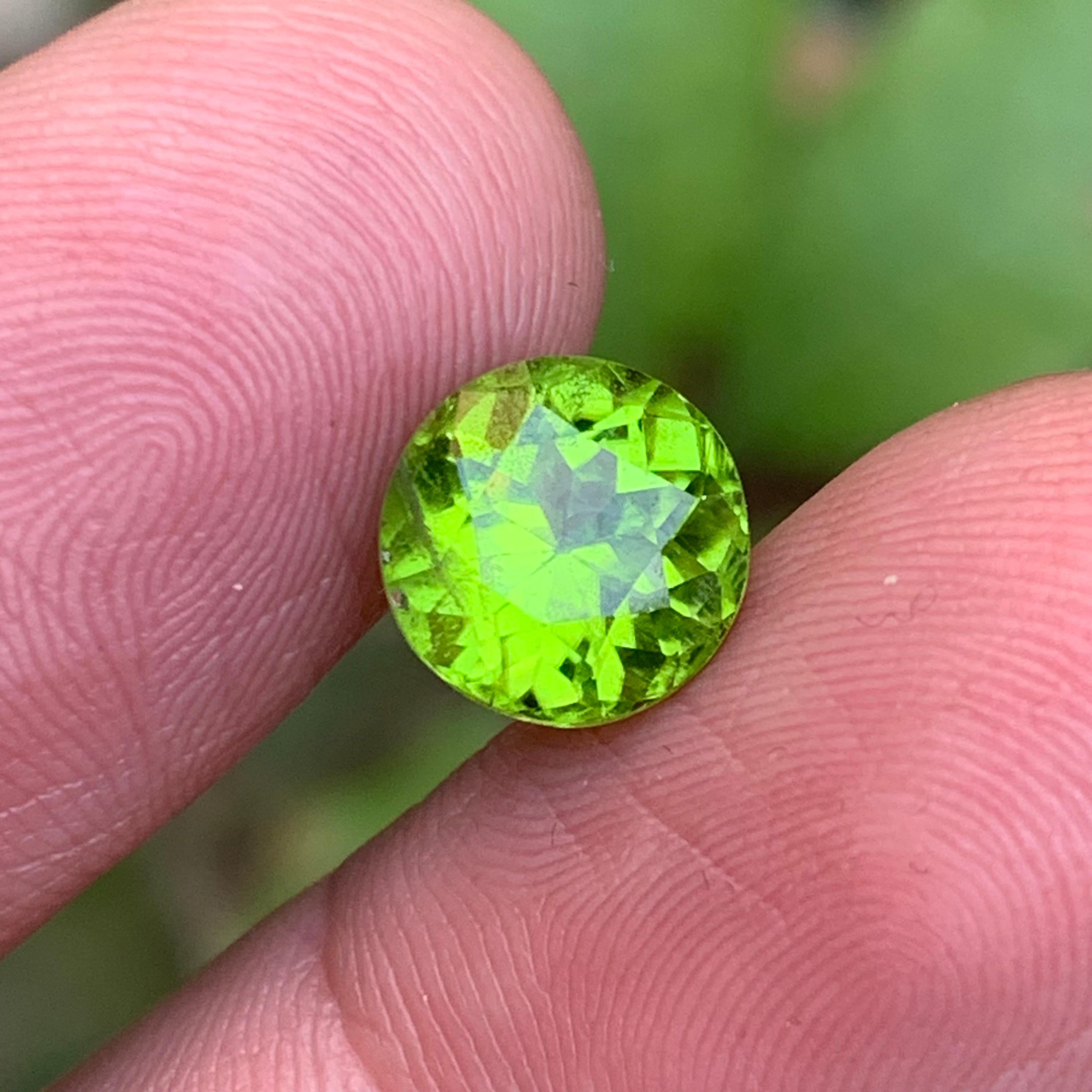 Taille ronde Vivid Green Natural Peridot Ring Loose Gemstone 3.60Ct Round Brilliant Cut-Jewel (bague en péridot naturel vert vif) en vente