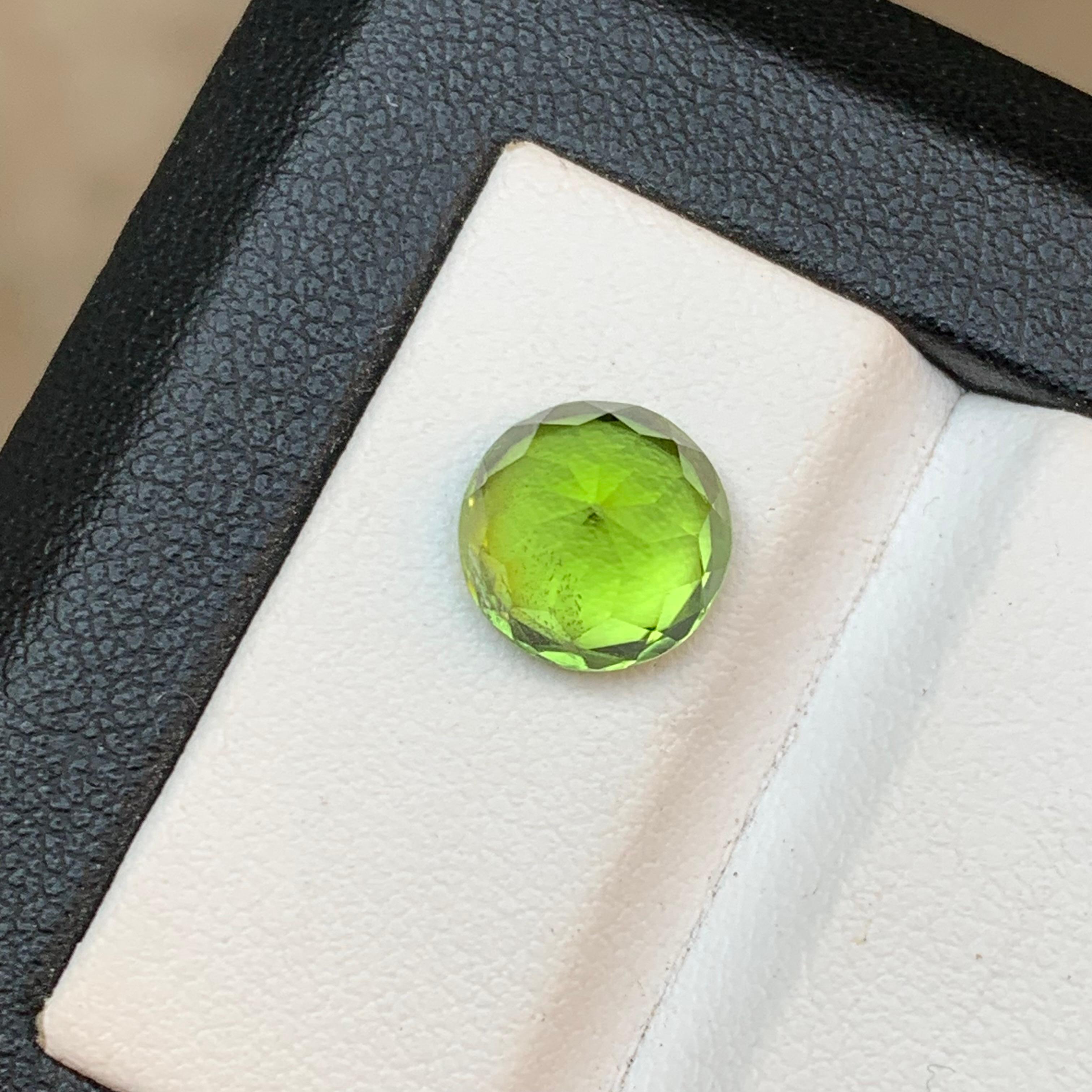 Vivid Green Natural Peridot Ring Loose Gemstone 3.60Ct Round Brilliant Cut-Jewel (bague en péridot naturel vert vif) Unisexe en vente