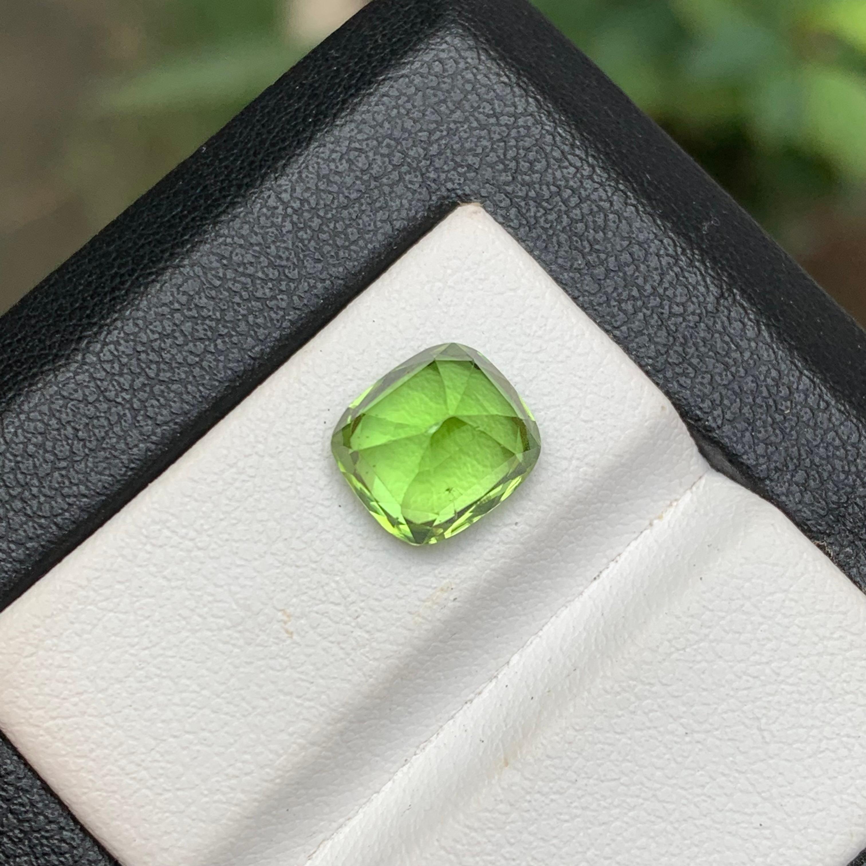 da uomo o donna Anello di peridoto naturale verde vivo, gemma sfusa da 3,80 carati con taglio a cuscino per gioielli in vendita