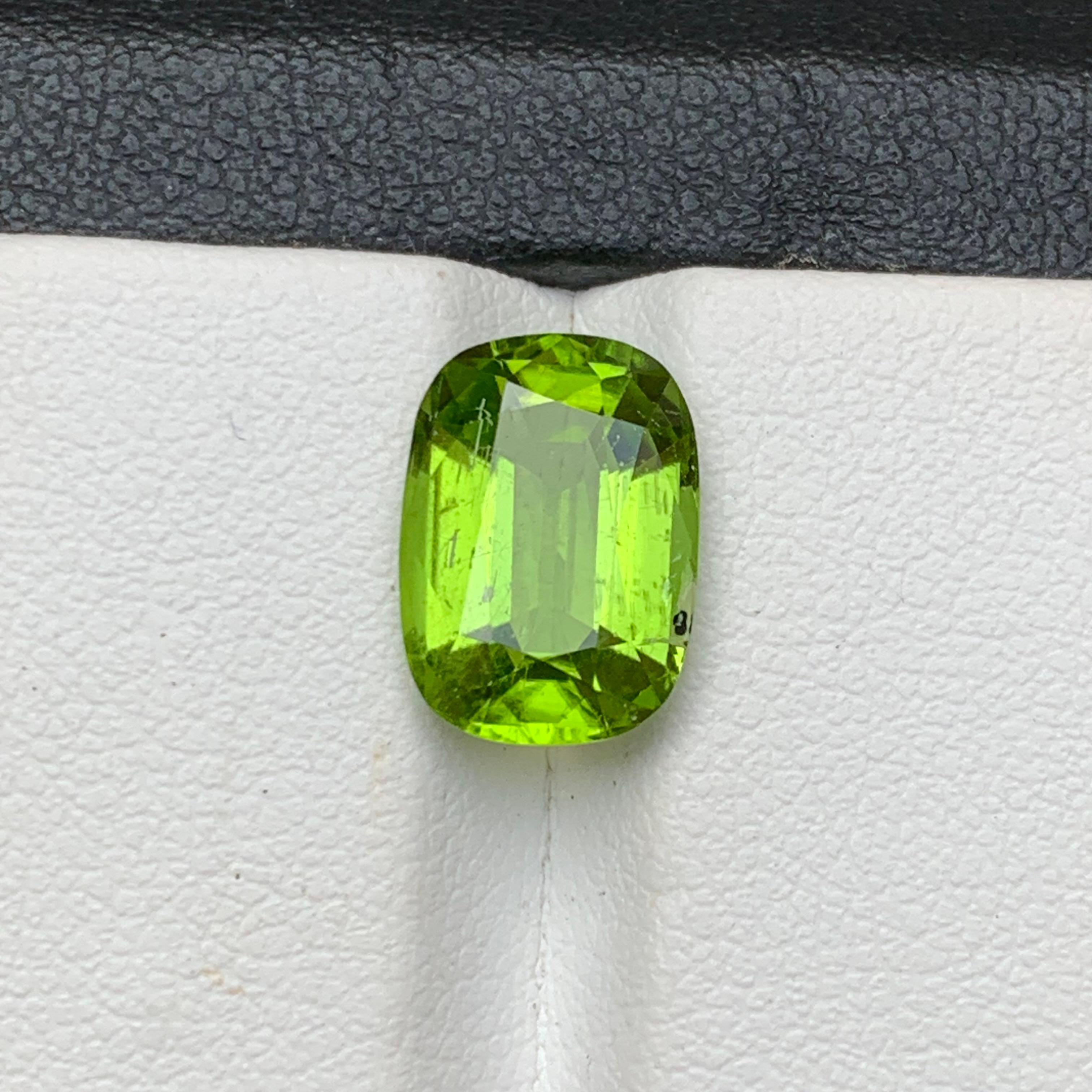 Vivid Green Natural Peridot Ring Loose Gemstone 4.30 Ct Cushion Cut for Jewelry For Sale 6
