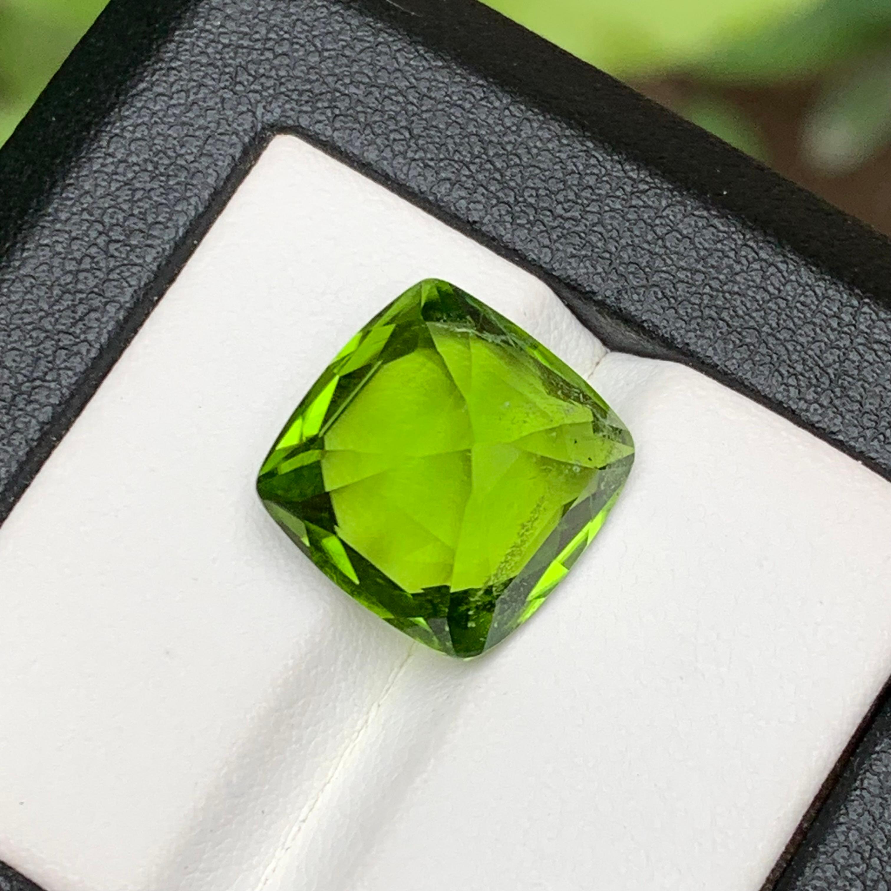 Vivid Green Natural Peridot Ring, Pendant Gemstone 12.10 Ct Cushion Cut-Jewelry In New Condition For Sale In Peshawar, PK