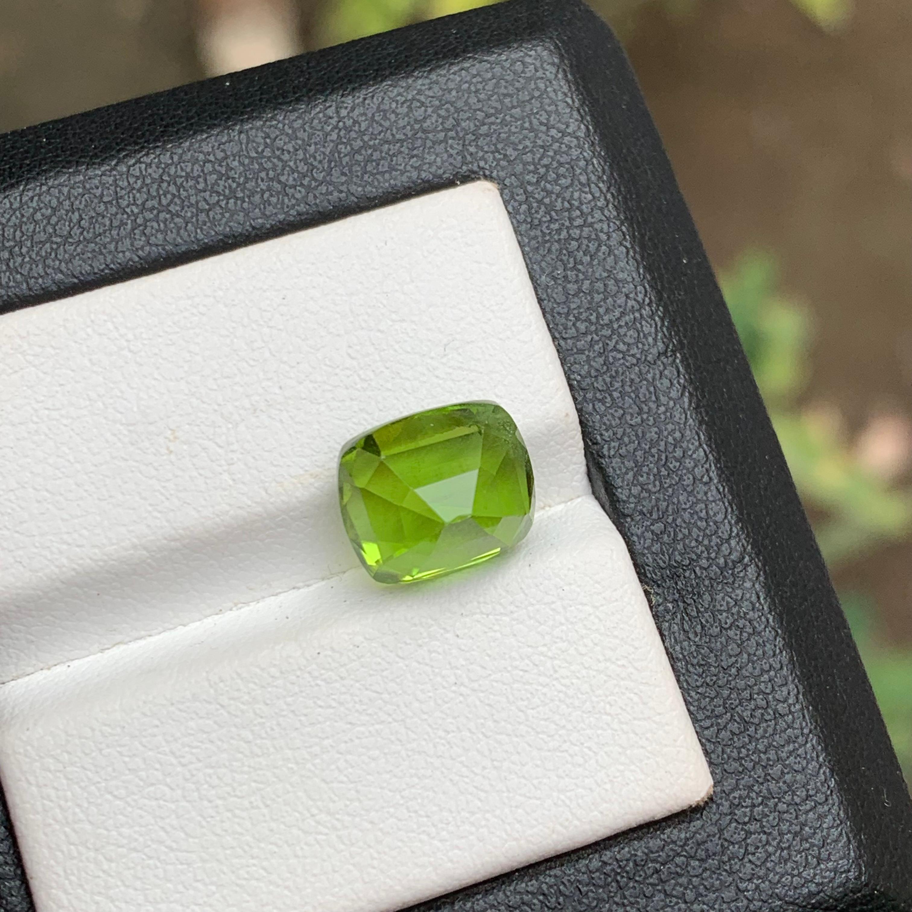 Vivid Green Natural Peridot Ring, Pendant Gemstone 5.95 Ct Cushion Cut-Jewelry Neuf à Peshawar, PK