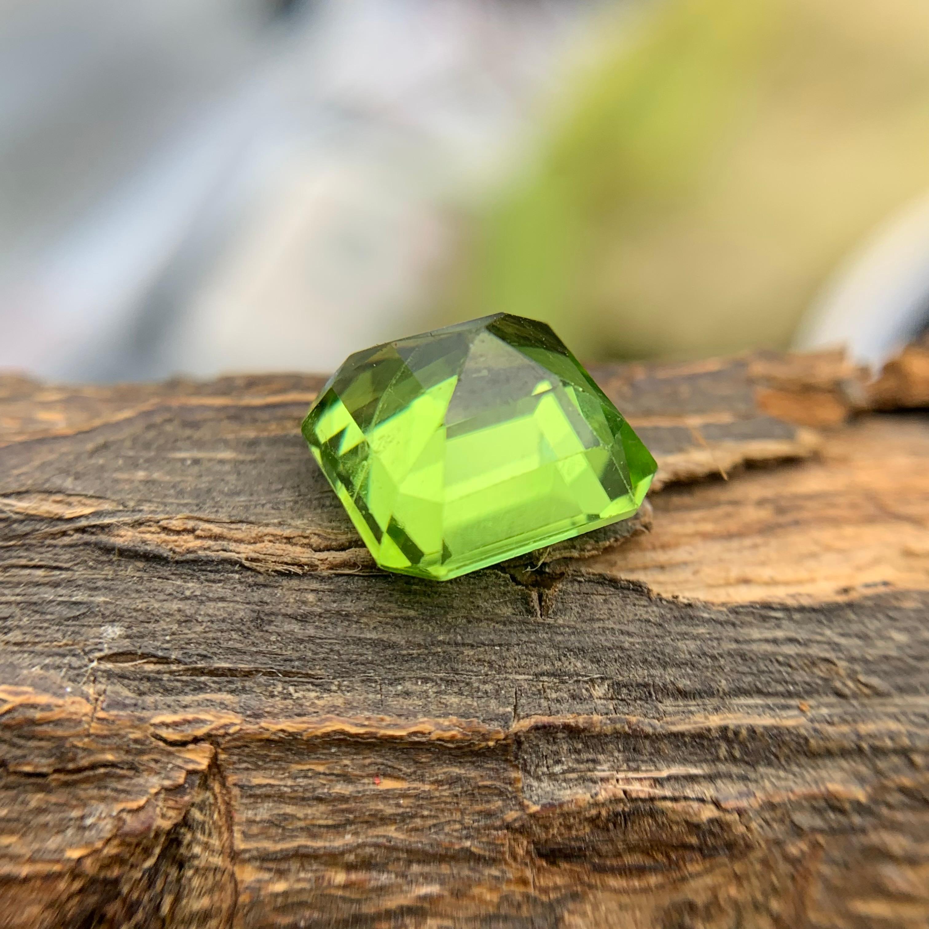 Vivid Green Natural Peridot Ring, Pendant Loose Gemstone 3.40 Ct Asscher Cut For Sale 5