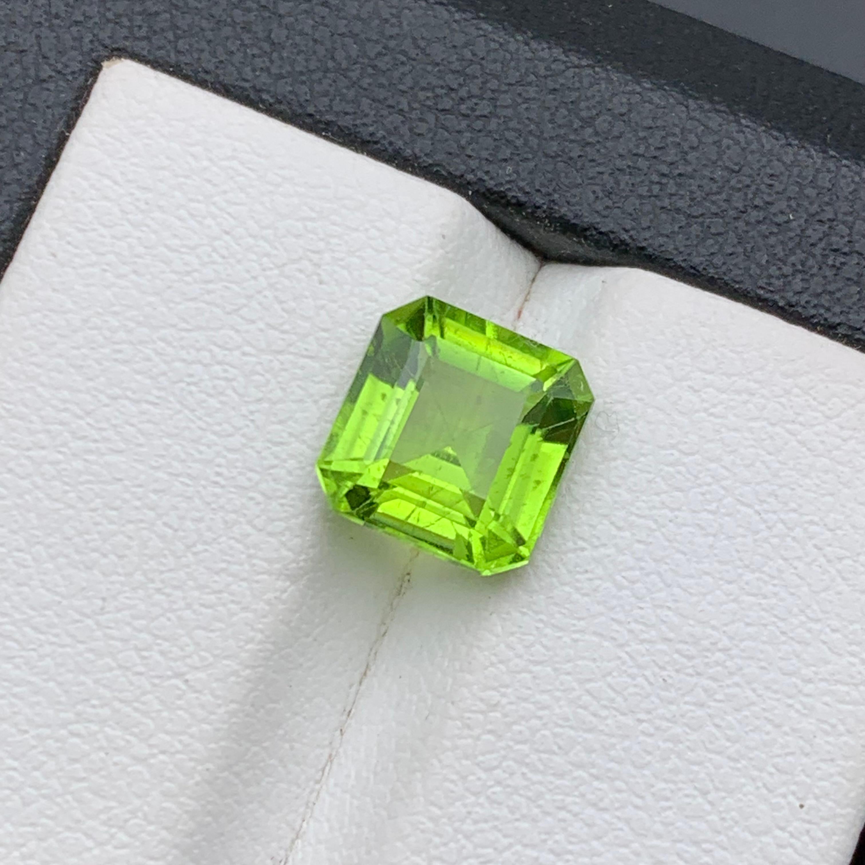 Vivid Green Natural Peridot Ring, Pendant Loose Gemstone 3.40 Ct Asscher Cut For Sale 6