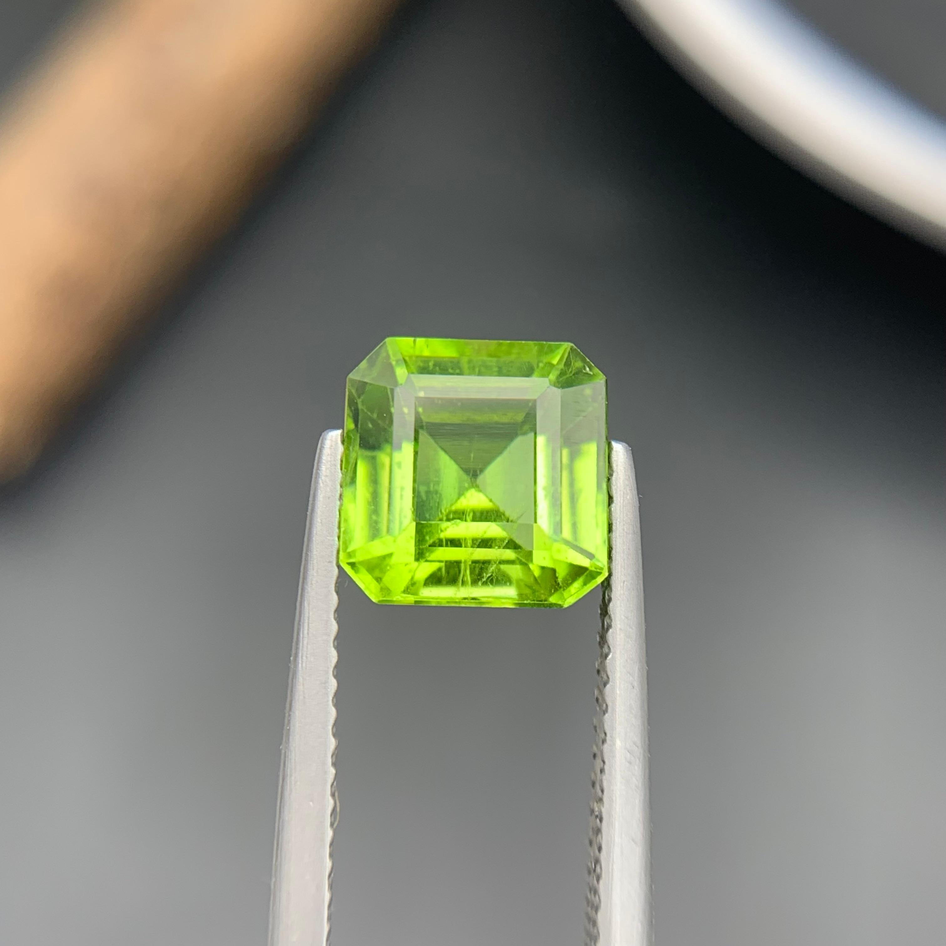 Vivid Green Natural Peridot Ring, Pendant Loose Gemstone 3.40 Ct Asscher Cut For Sale 7