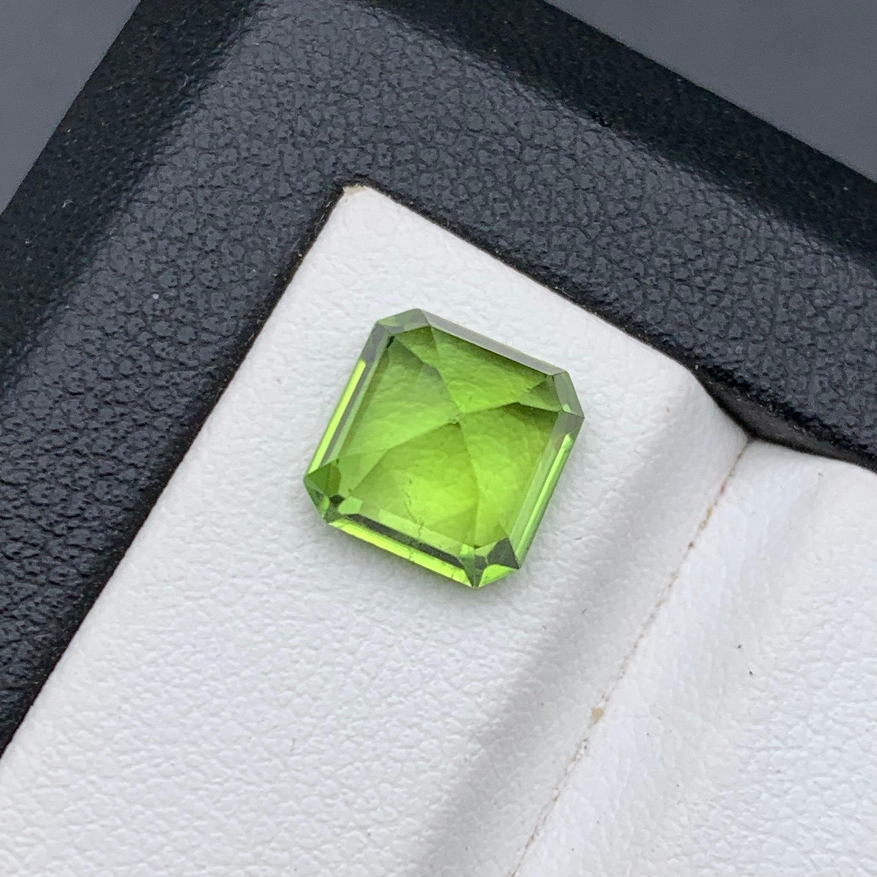 Vivid Green Natural Peridot Ring, Pendant Loose Gemstone 3.40 Ct Asscher Cut In New Condition For Sale In Peshawar, PK