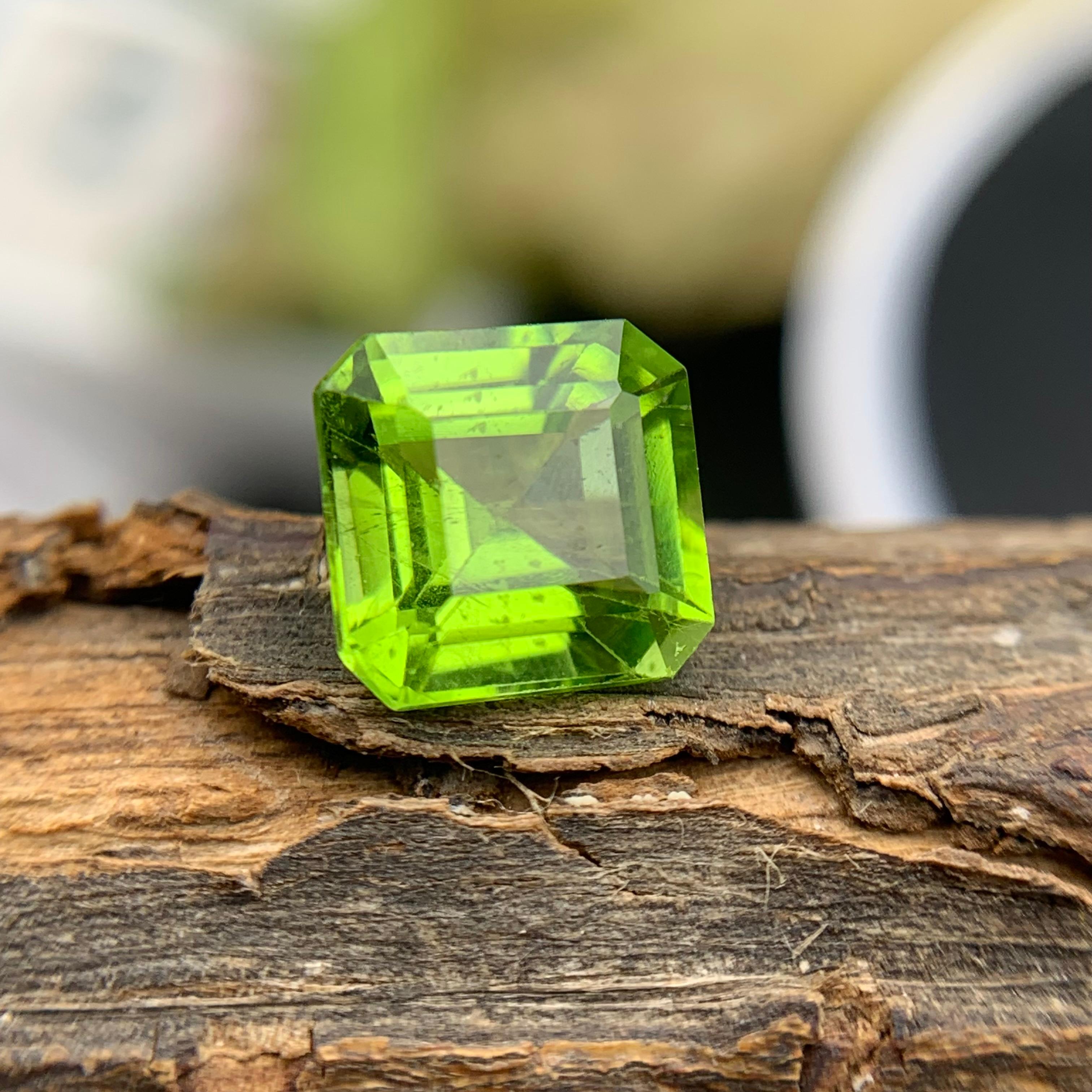 Women's or Men's Vivid Green Natural Peridot Ring, Pendant Loose Gemstone 3.40 Ct Asscher Cut For Sale