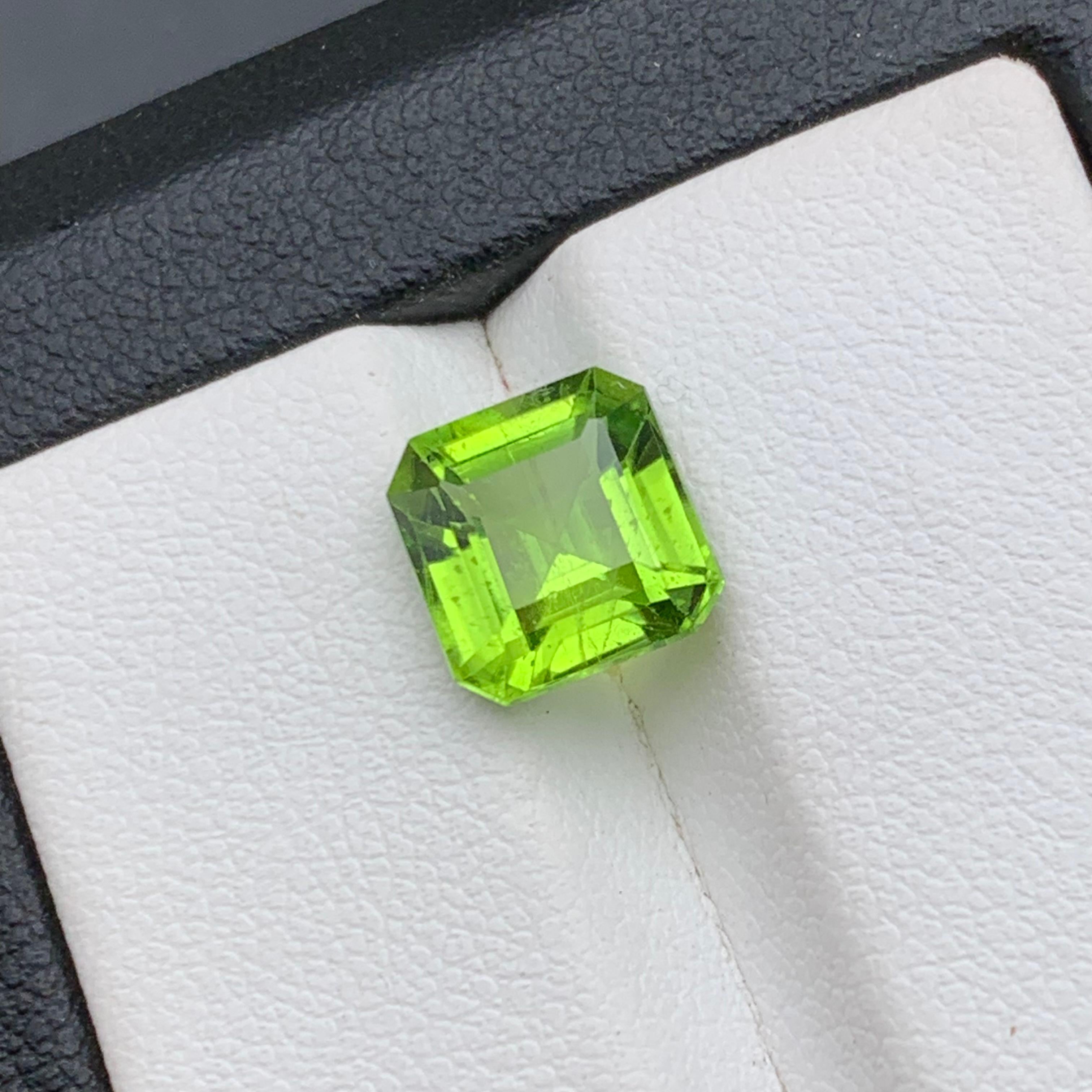 Vivid Green Natural Peridot Ring, Pendant Loose Gemstone 3.40 Ct Asscher Cut For Sale 1
