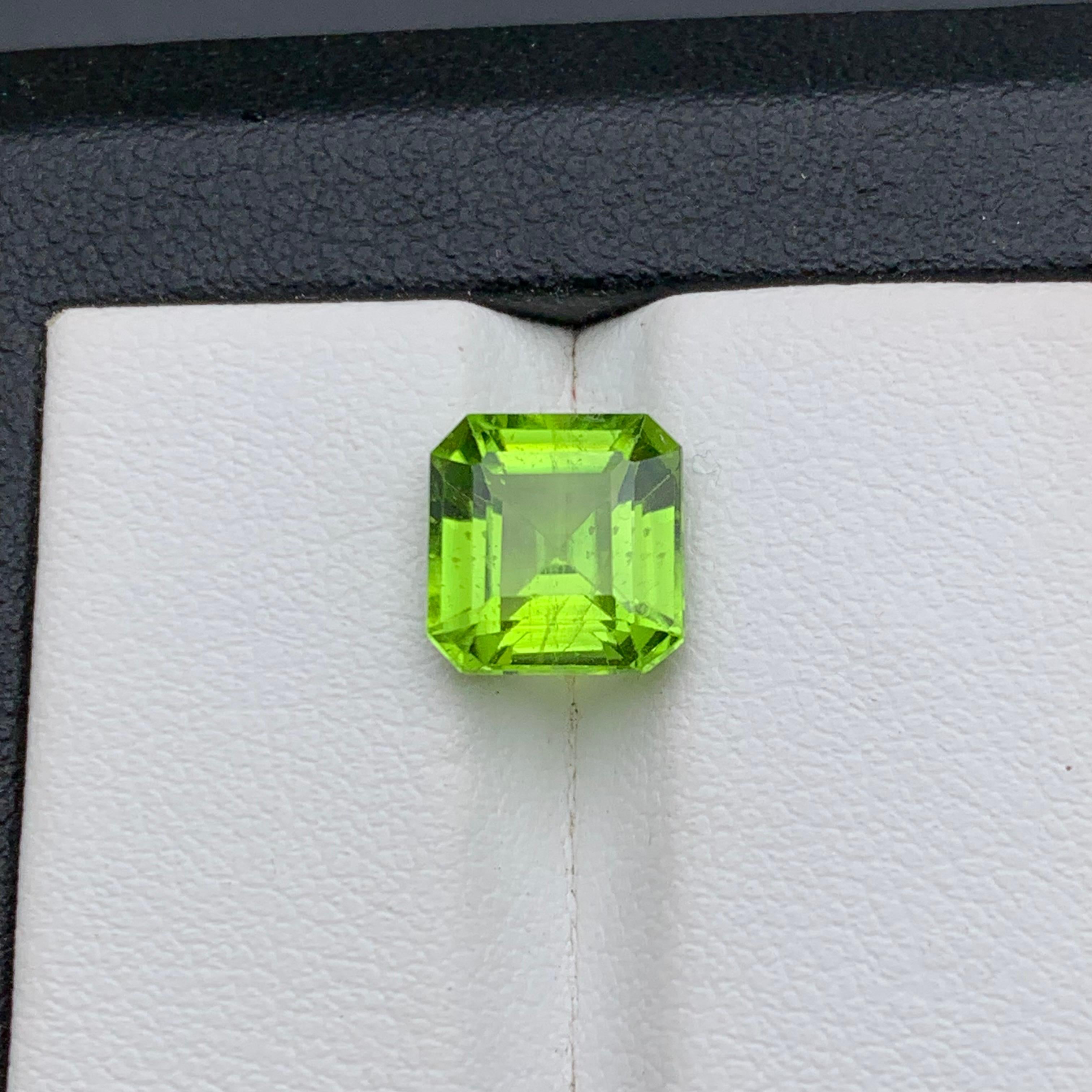 Vivid Green Natural Peridot Ring, Pendant Loose Gemstone 3.40 Ct Asscher Cut For Sale 3