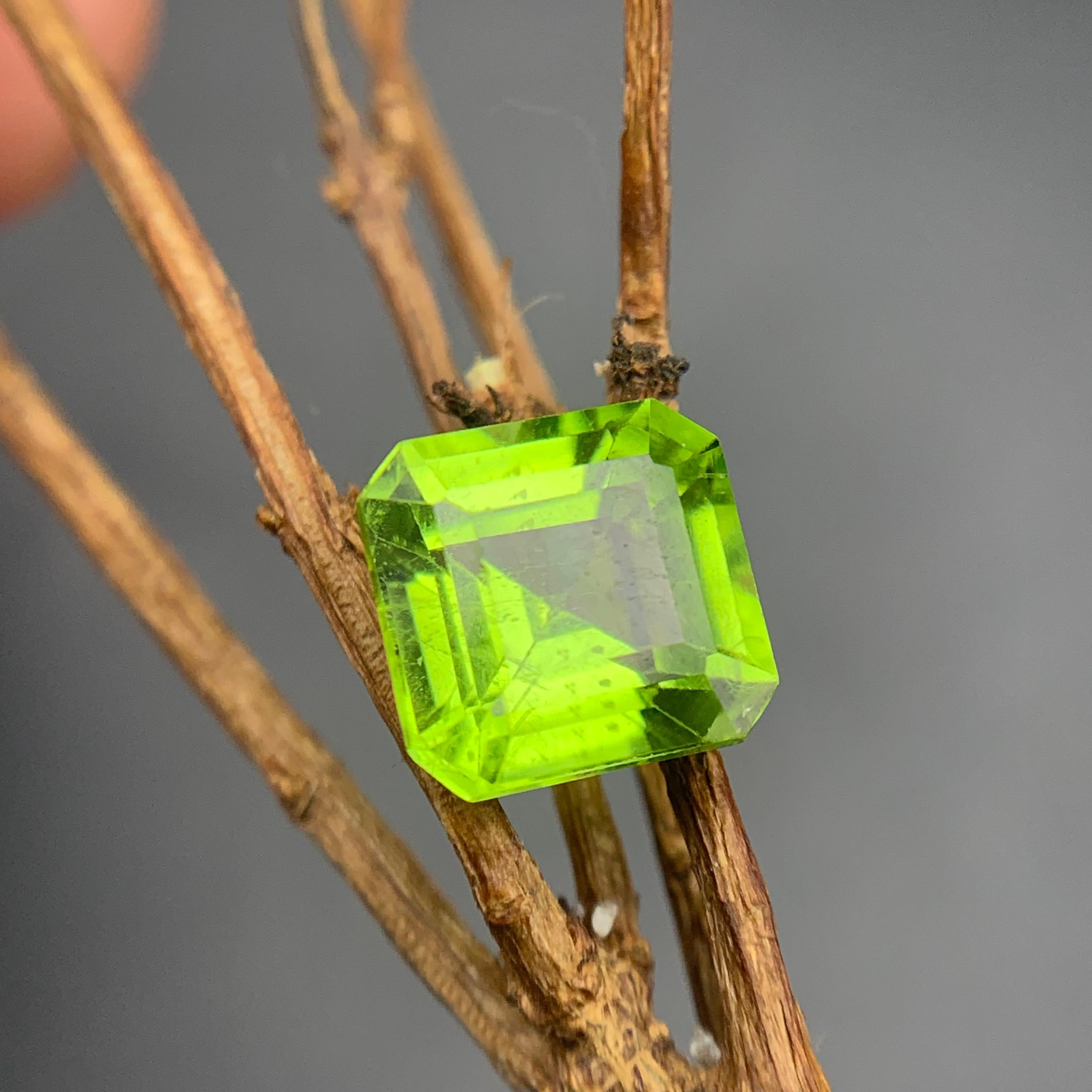 Vivid Green Natural Peridot Ring, Pendant Loose Gemstone 3.40 Ct Asscher Cut For Sale 4