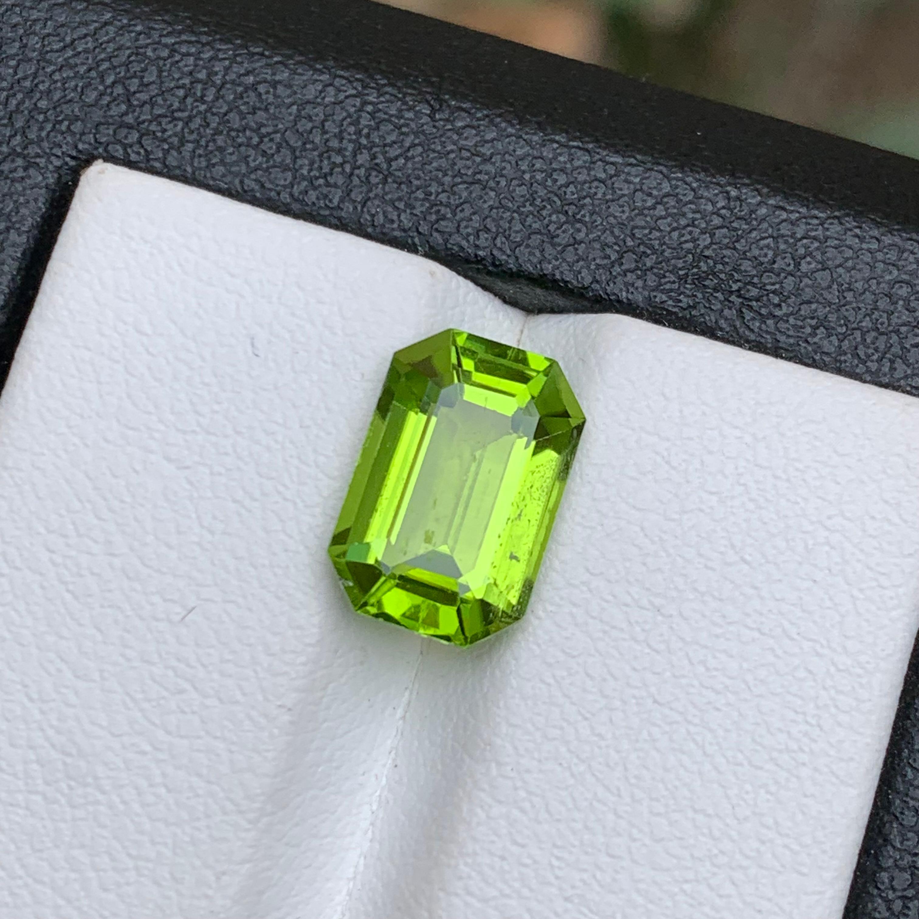 Ciondolo ad anello di peridoto naturale verde vivo, gemma sciolta da 4,15 carati, ottagono - Gioielli in vendita 7
