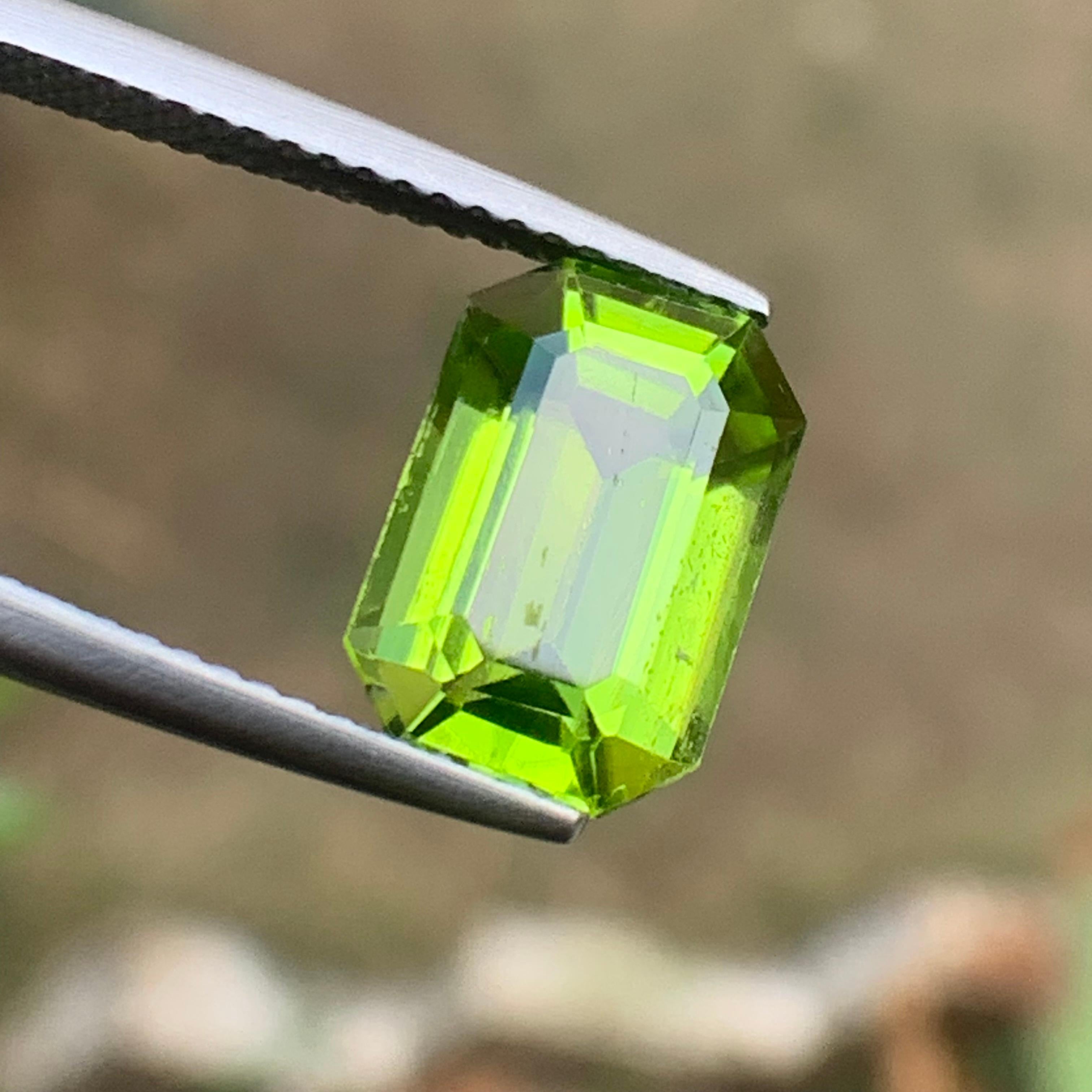 Contemporaneo Ciondolo ad anello di peridoto naturale verde vivo, gemma sciolta da 4,15 carati, ottagono - Gioielli in vendita