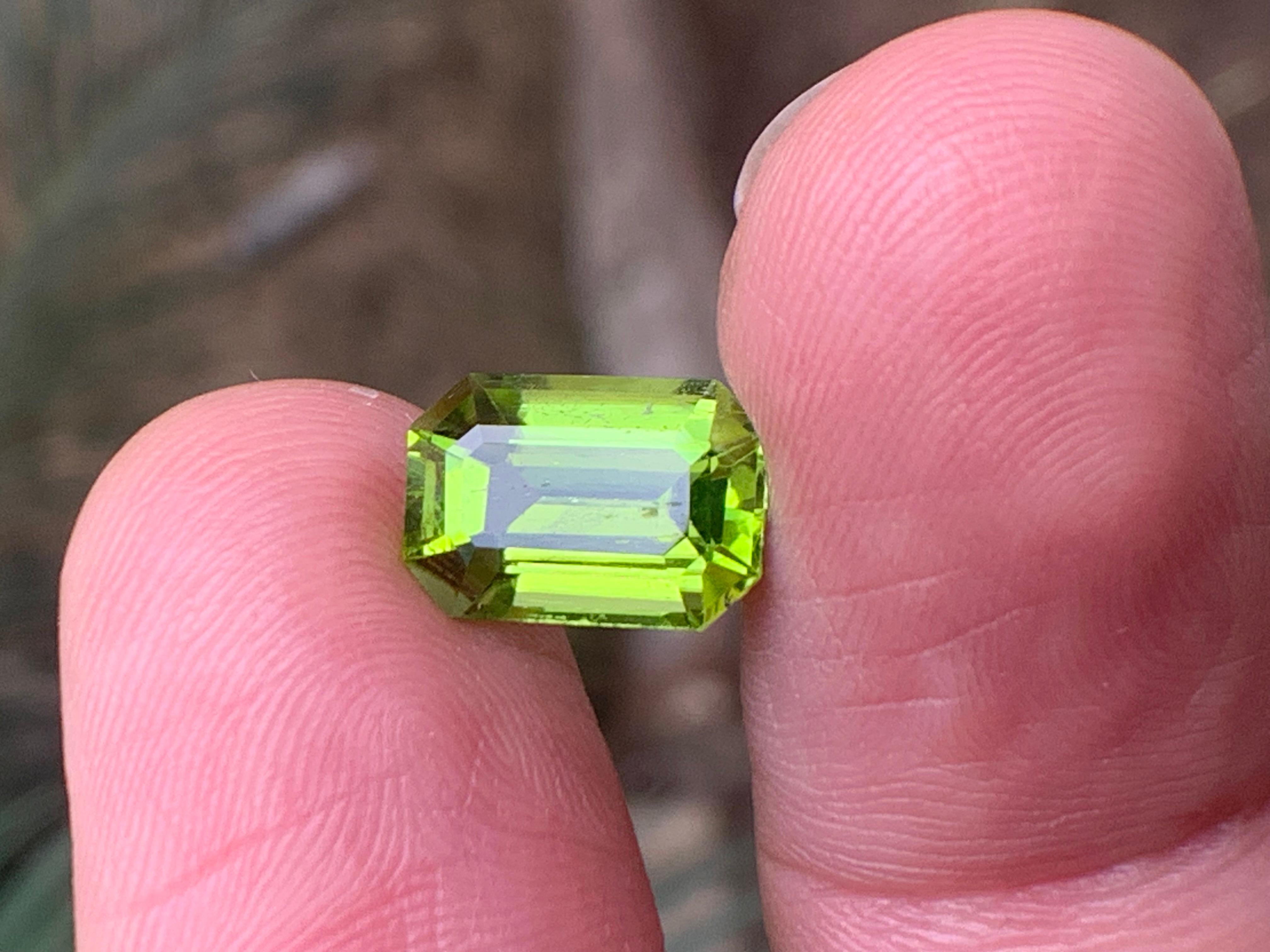 Ciondolo ad anello di peridoto naturale verde vivo, gemma sciolta da 4,15 carati, ottagono - Gioielli In condizioni Nuovo in vendita a Peshawar, PK