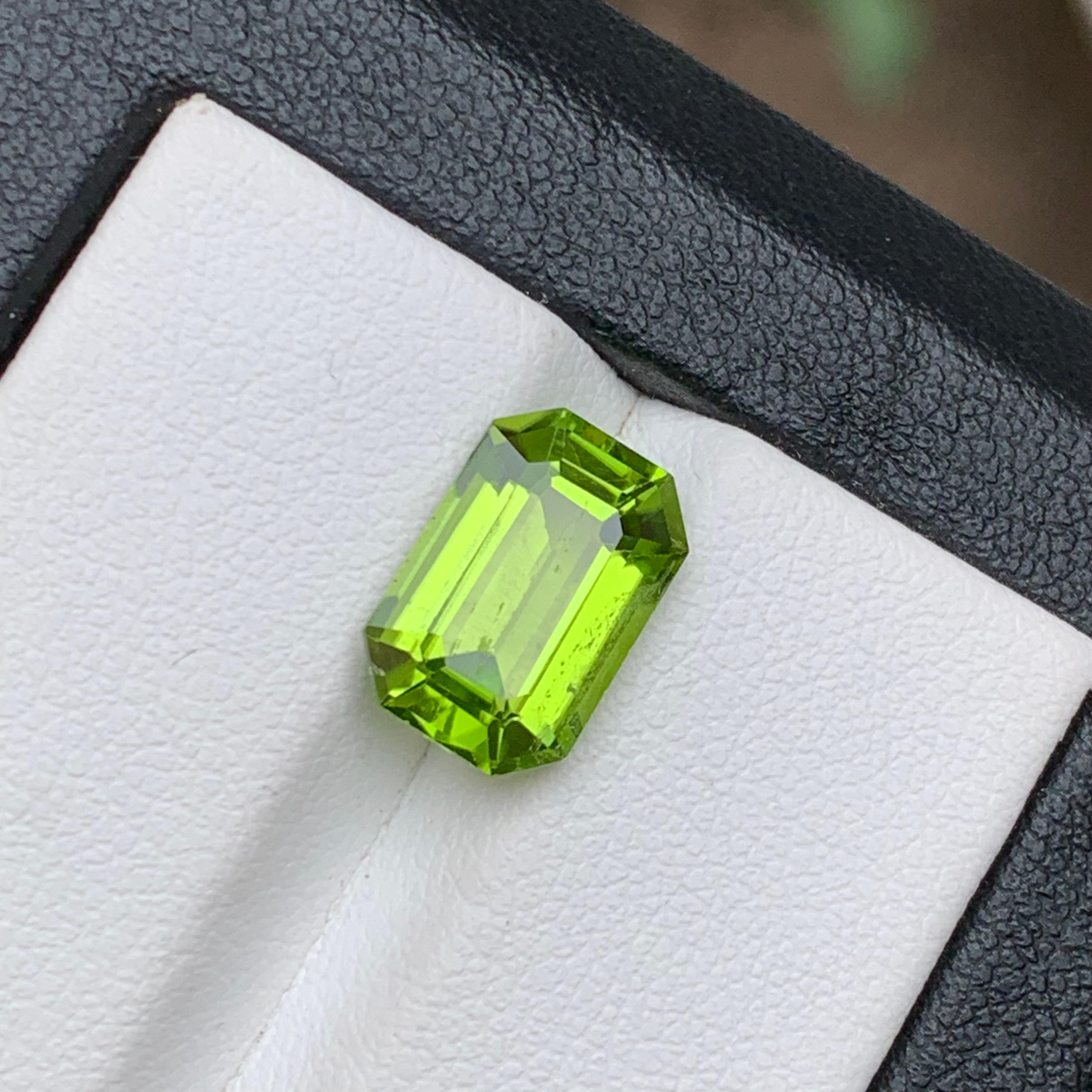 da uomo o donna Ciondolo ad anello di peridoto naturale verde vivo, gemma sciolta da 4,15 carati, ottagono - Gioielli in vendita