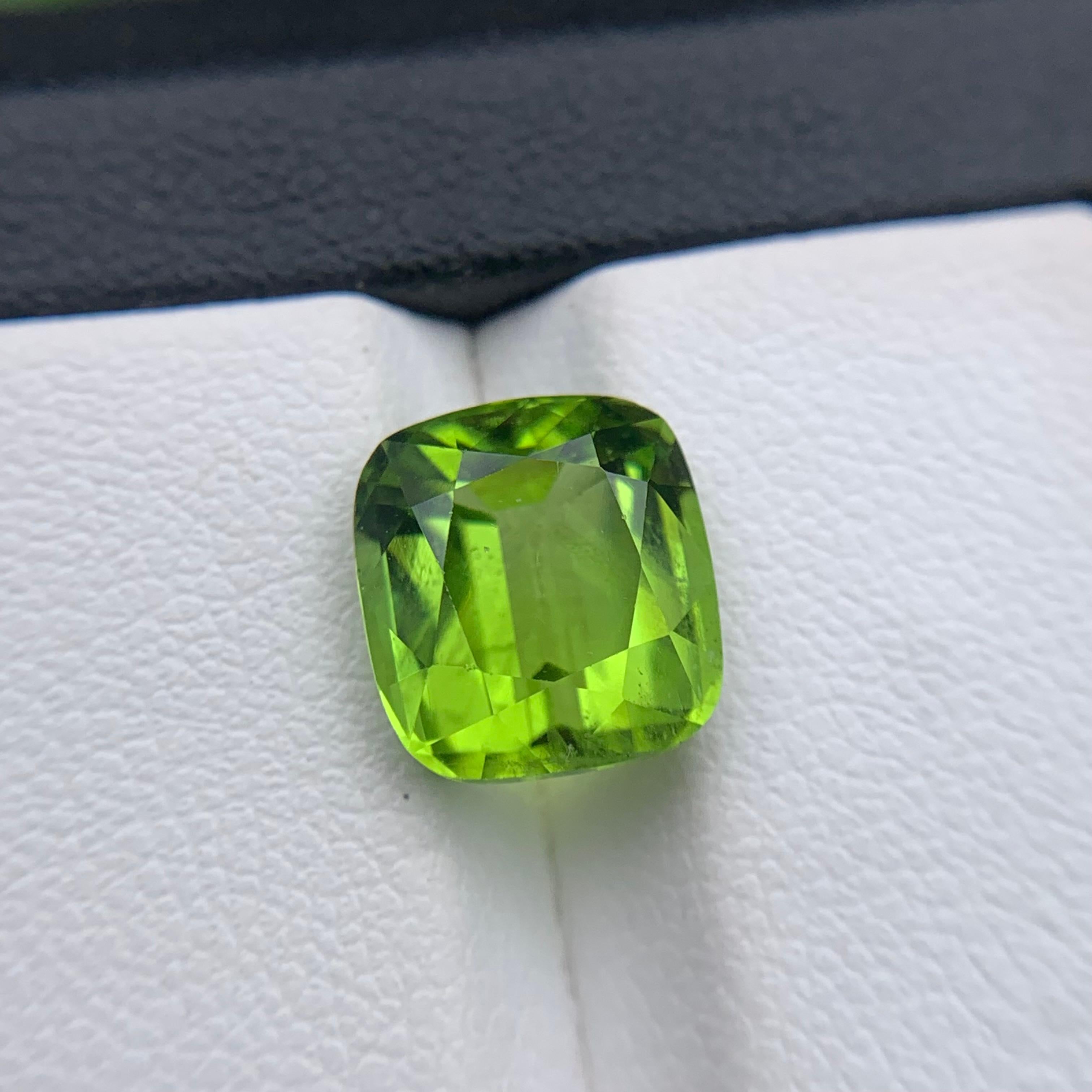 Vivid Green Natural Peridot Ring, Anhänger Lose Edelstein 5,05 Ct Cushion Cut im Angebot 4