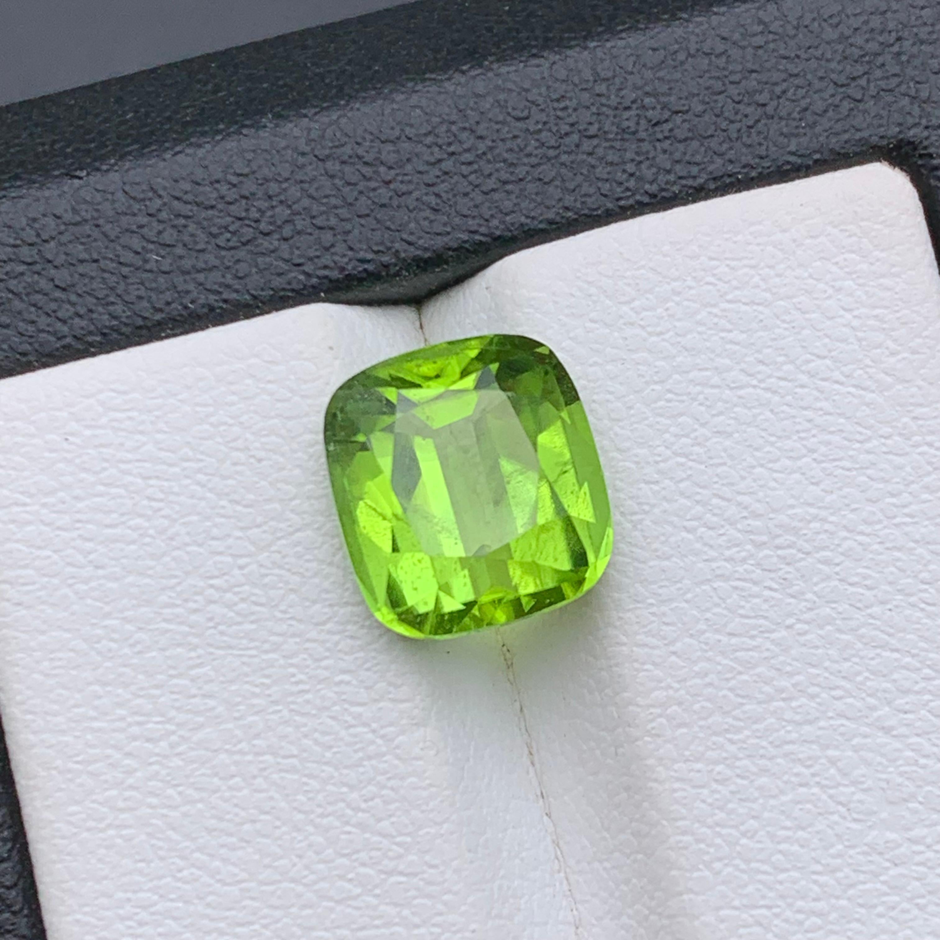 Vivid Green Natural Peridot Ring, Anhänger Lose Edelstein 5,05 Ct Cushion Cut für Damen oder Herren im Angebot