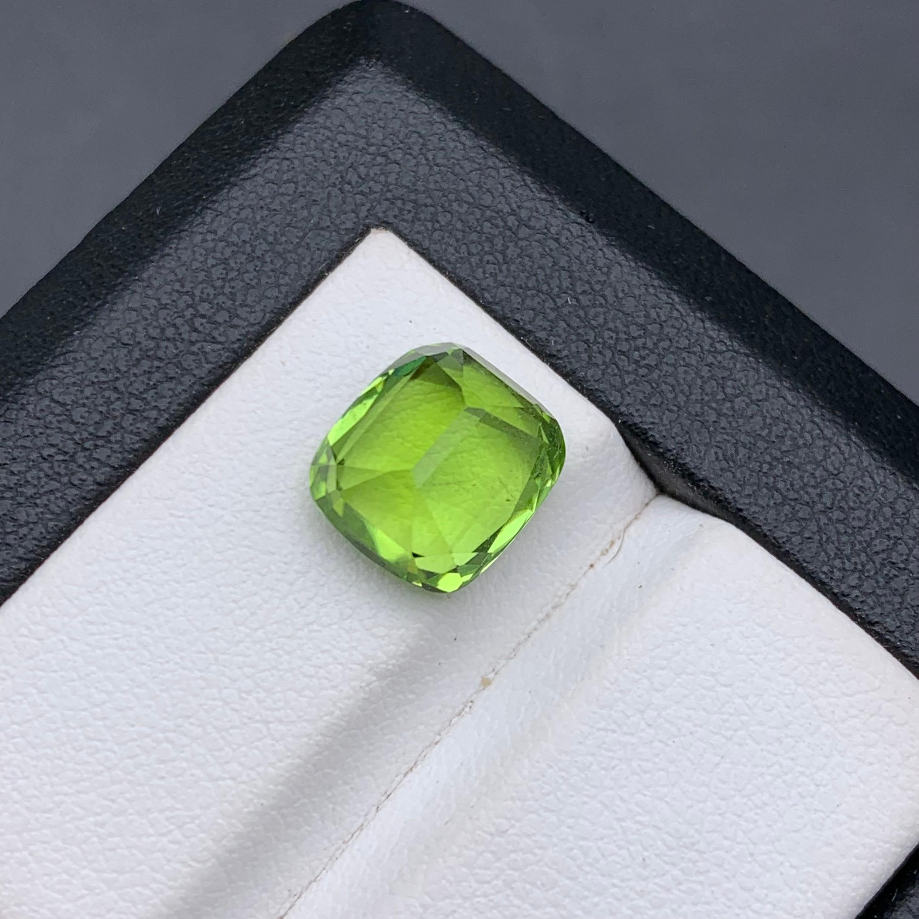 Vivid Green Natural Peridot Ring, Anhänger Lose Edelstein 5,05 Ct Cushion Cut im Angebot 1