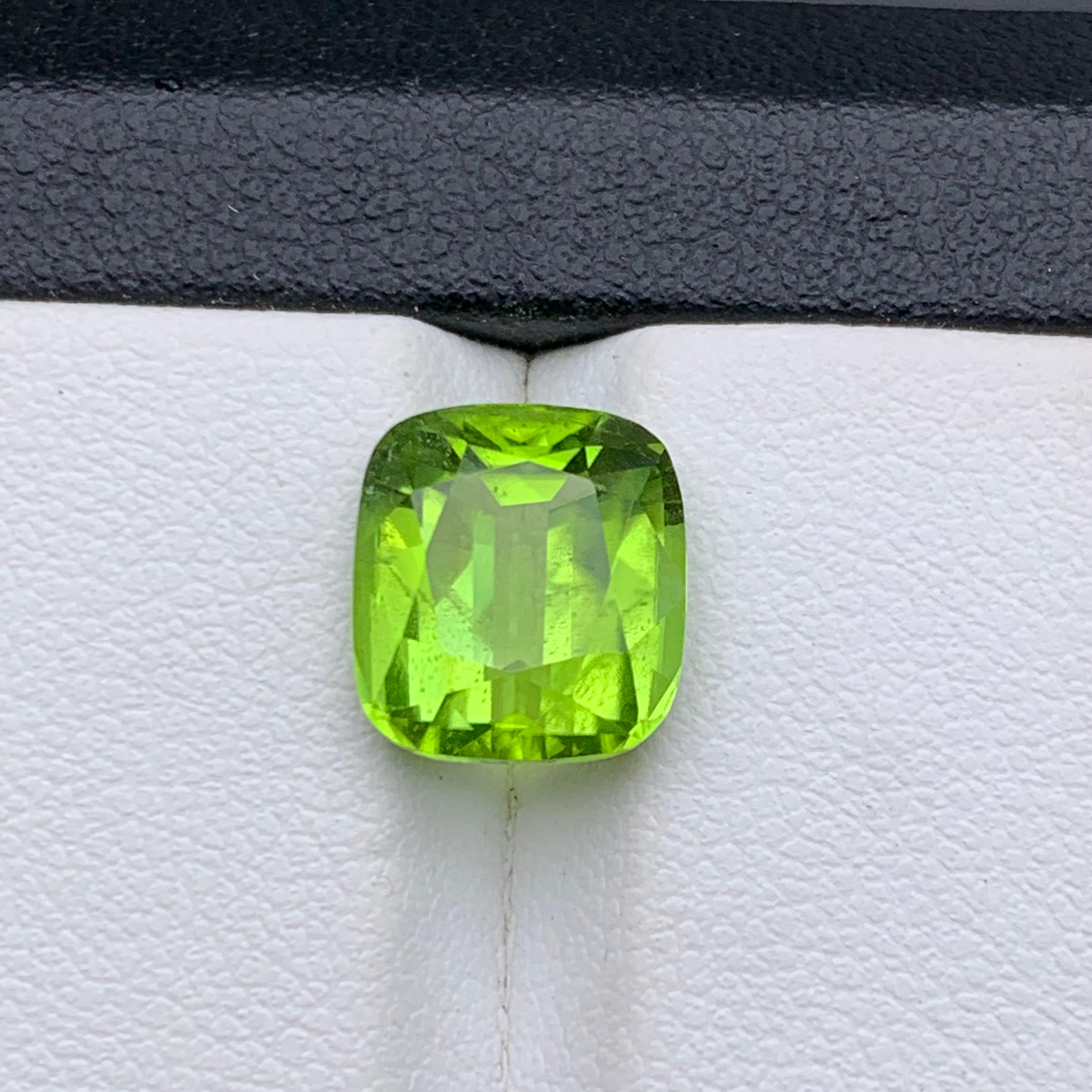 Vivid Green Natural Peridot Ring, Anhänger Lose Edelstein 5,05 Ct Cushion Cut im Angebot 2