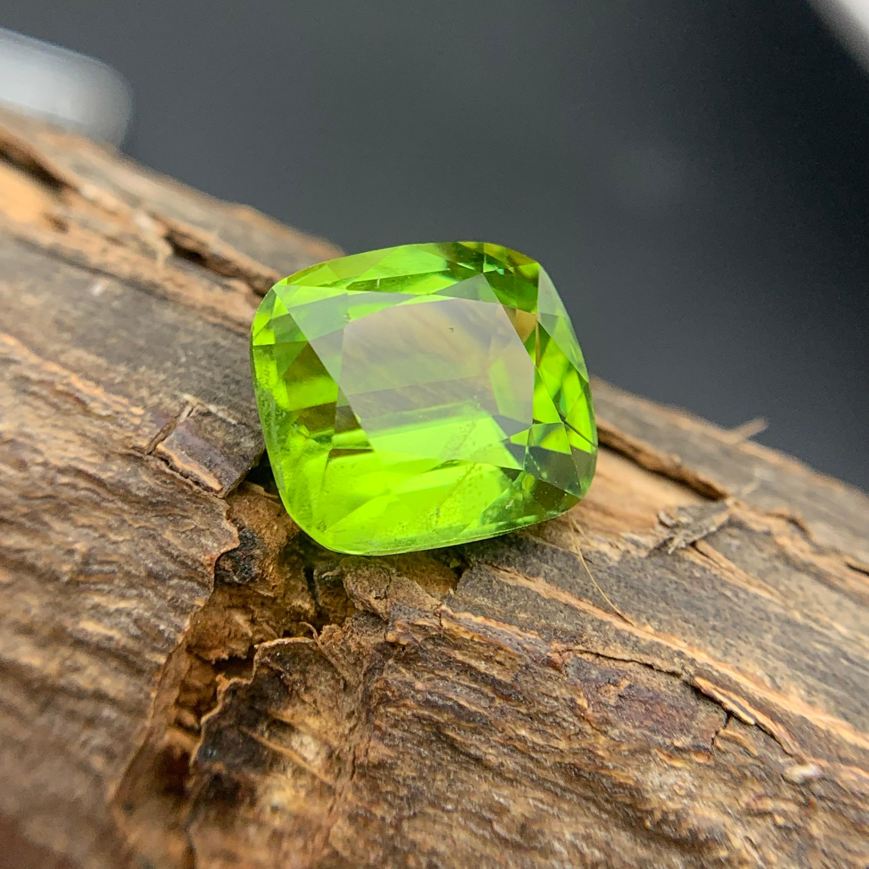 Vivid Green Natural Peridot Ring, Anhänger Lose Edelstein 5,05 Ct Cushion Cut im Angebot 3