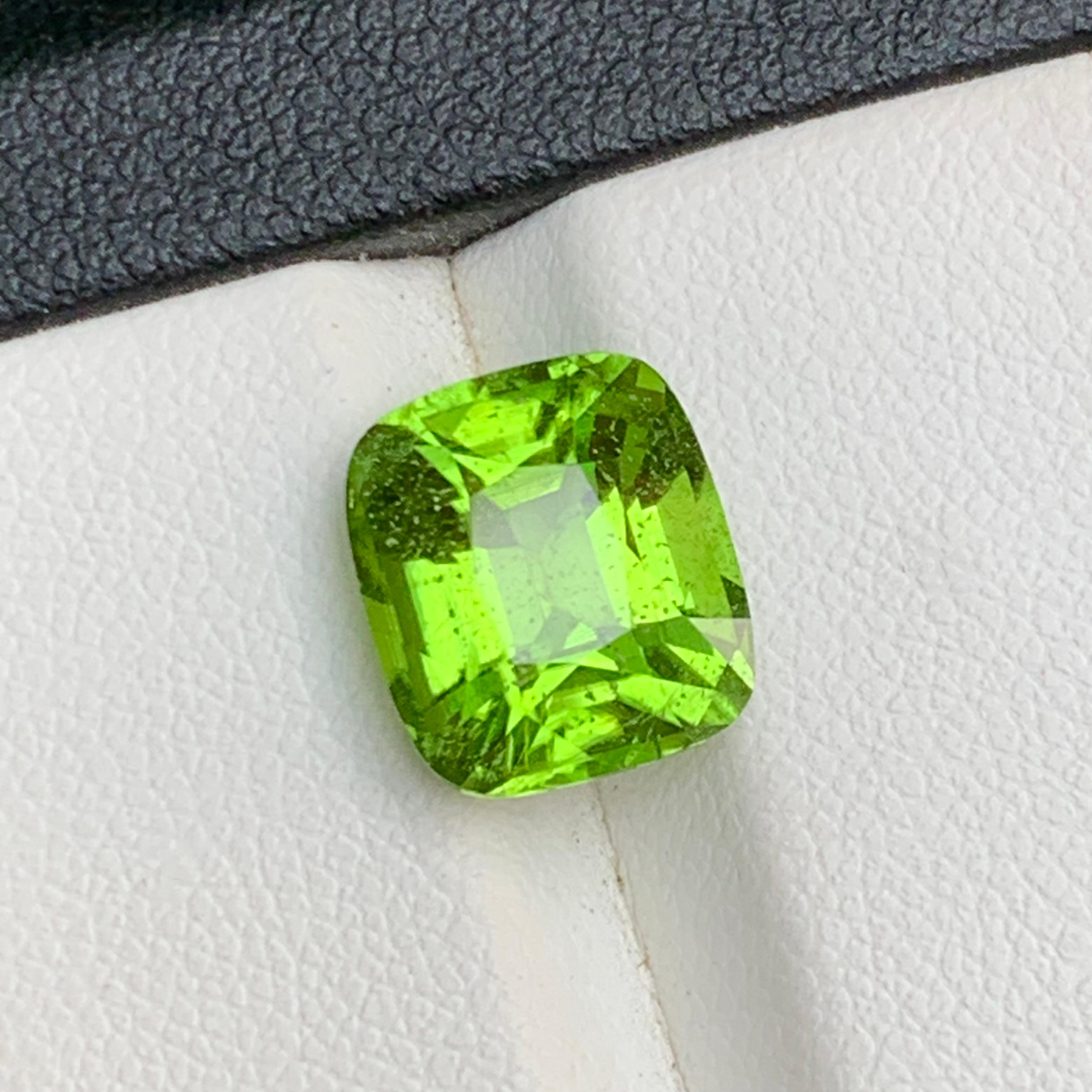 Vivid Green Natural Peridot Ring, Anhänger Lose Edelstein 5.35 Karat Cushion Cut im Angebot 4