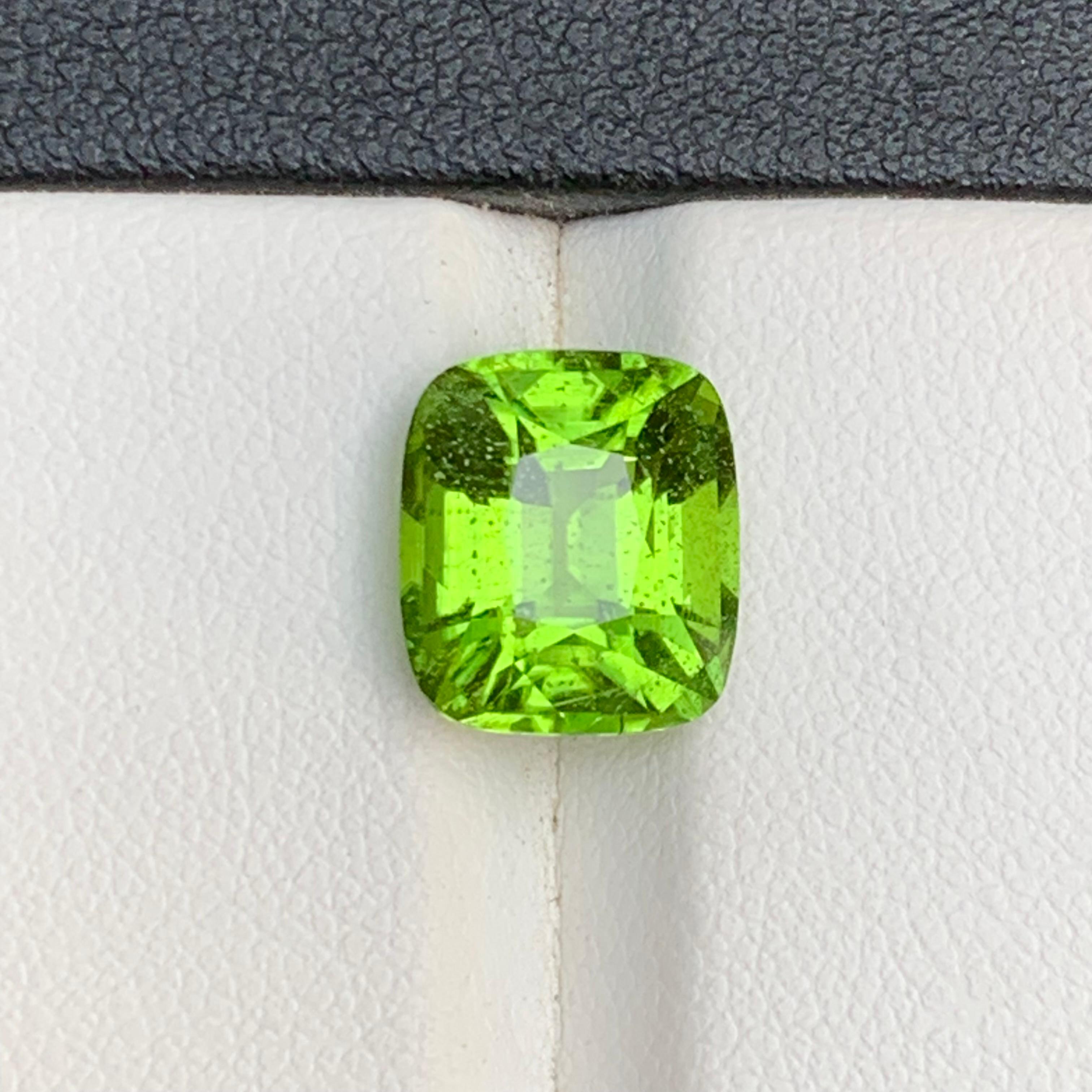 Vivid Green Natural Peridot Ring, Anhänger Lose Edelstein 5.35 Karat Cushion Cut für Damen oder Herren im Angebot