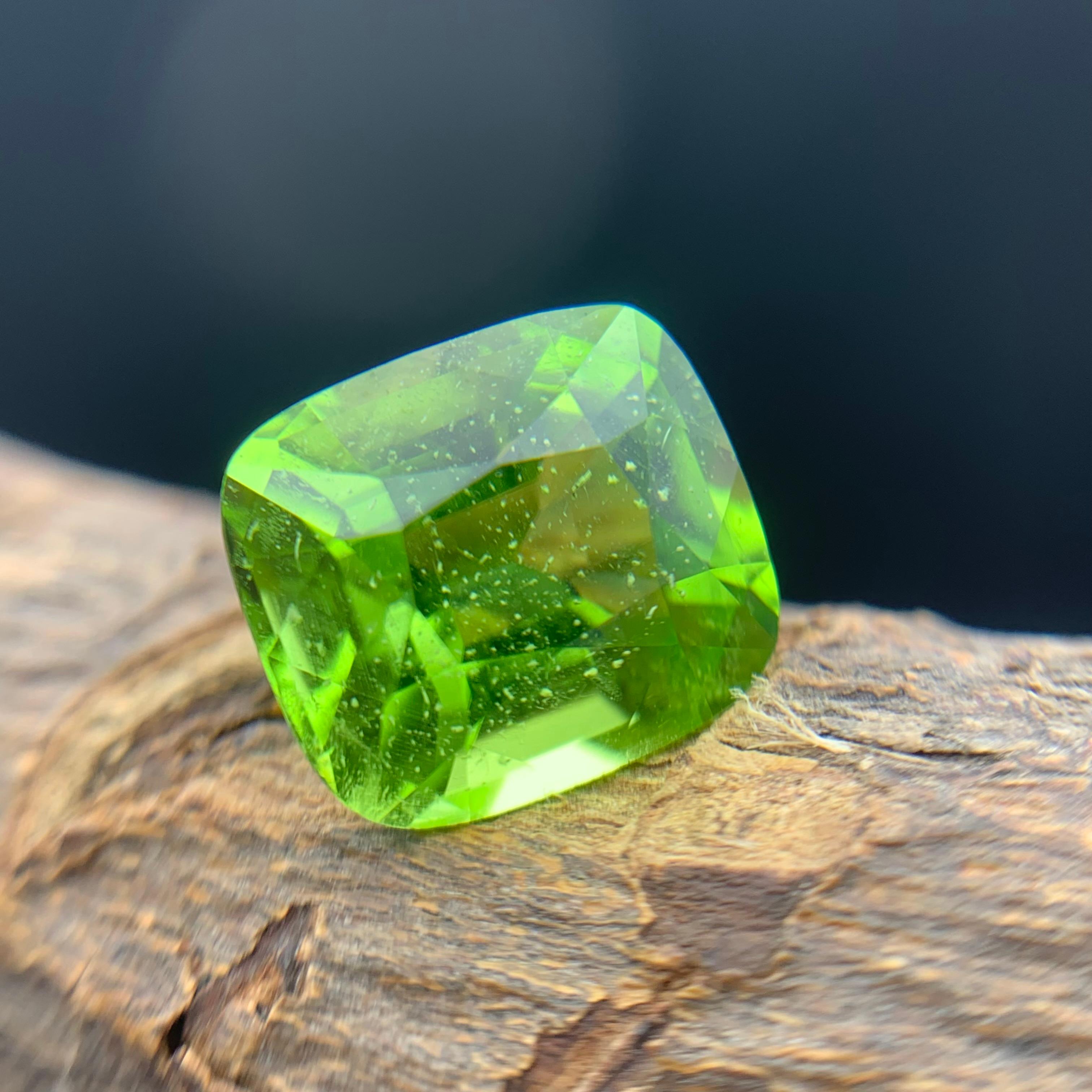 Vivid Green Natural Peridot Ring, Anhänger Lose Edelstein 5.35 Karat Cushion Cut im Angebot 2