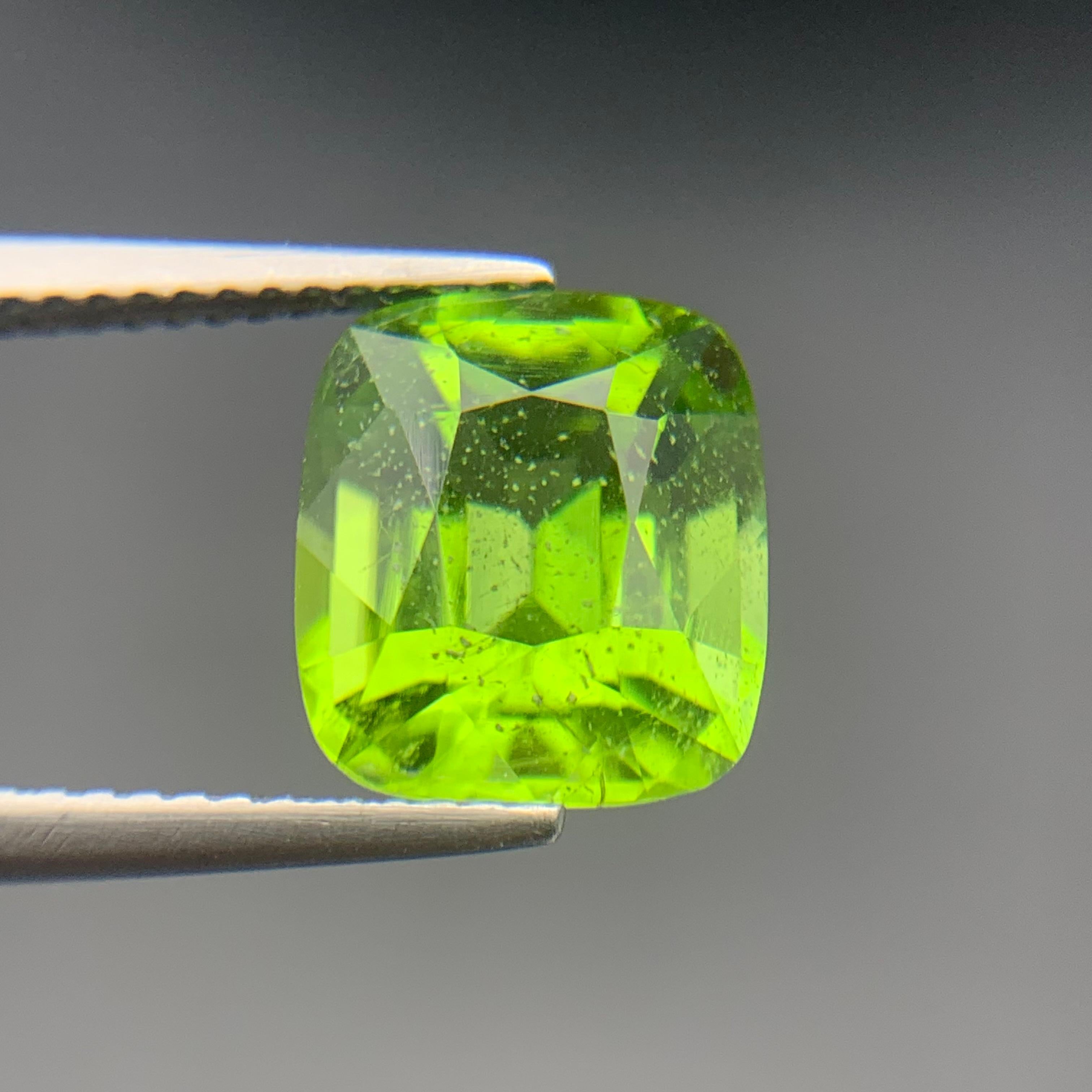 Vivid Green Natural Peridot Ring, Anhänger Lose Edelstein 5.35 Karat Cushion Cut im Angebot 3