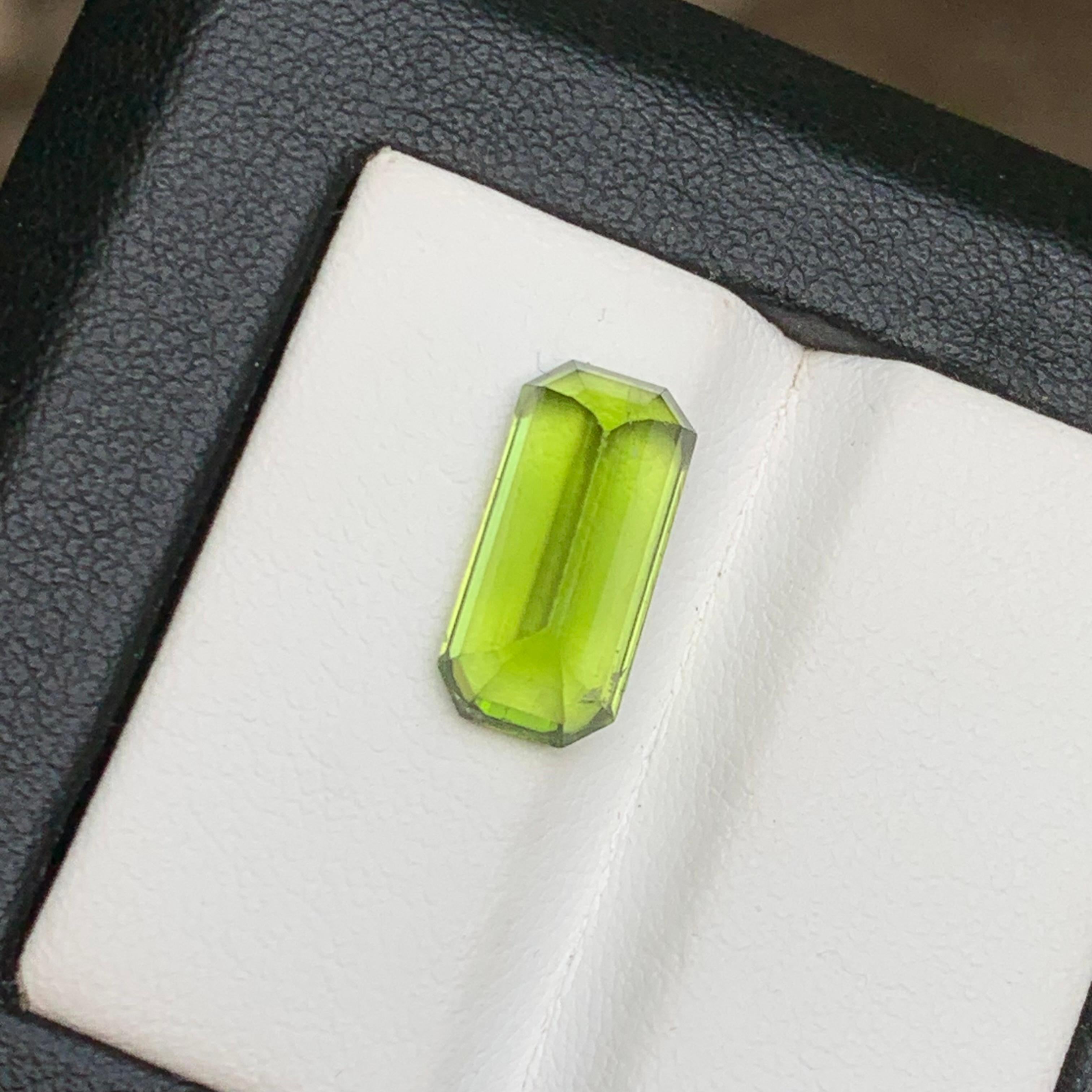Vivid Green Natural Peridot Ring Pendant Loose Gemstone 5.35Ct Emerald Cut-Jewel For Sale 5
