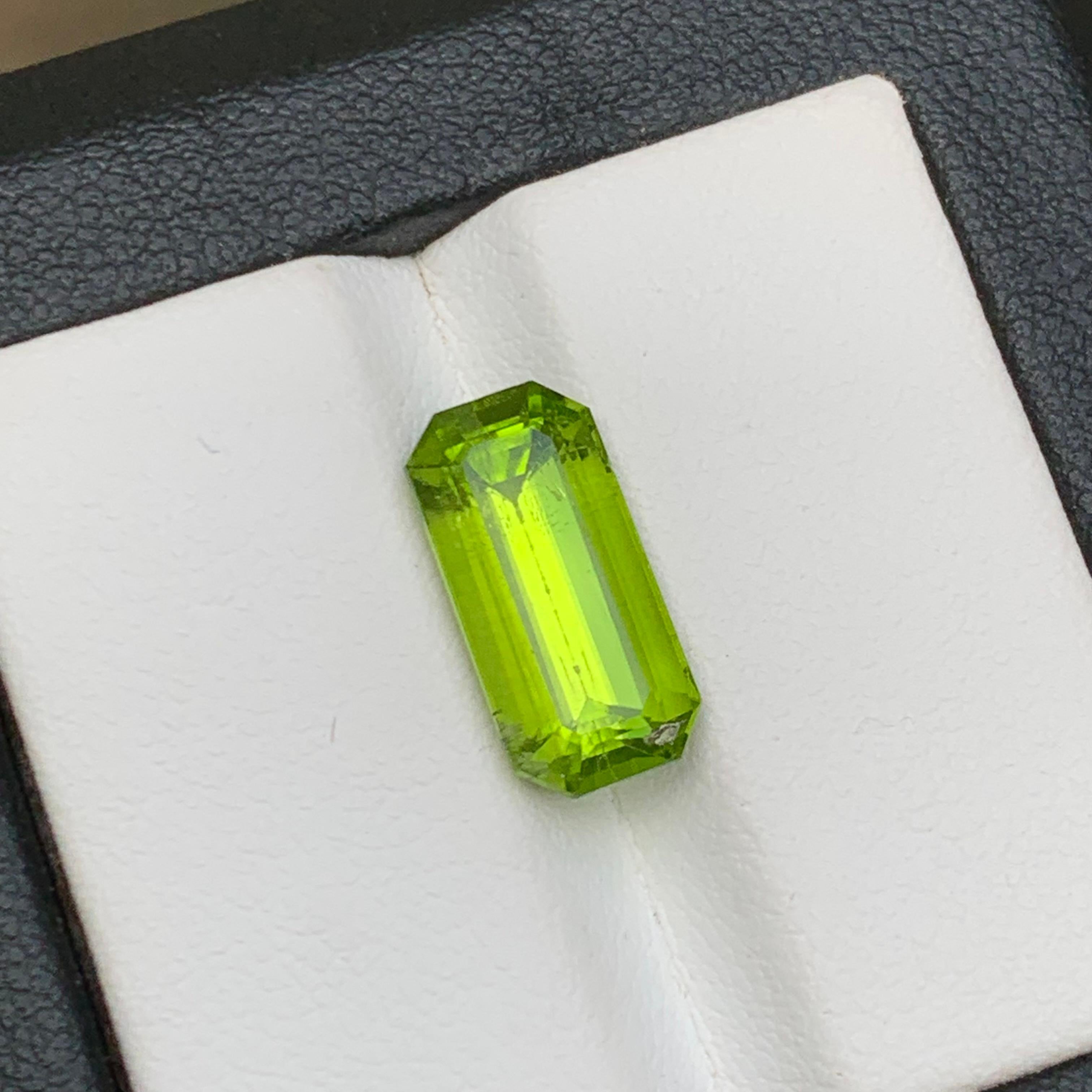 Vivid Green Natural Peridot Ring Pendant Loose Gemstone 5.35Ct Emerald Cut-Jewel For Sale 1