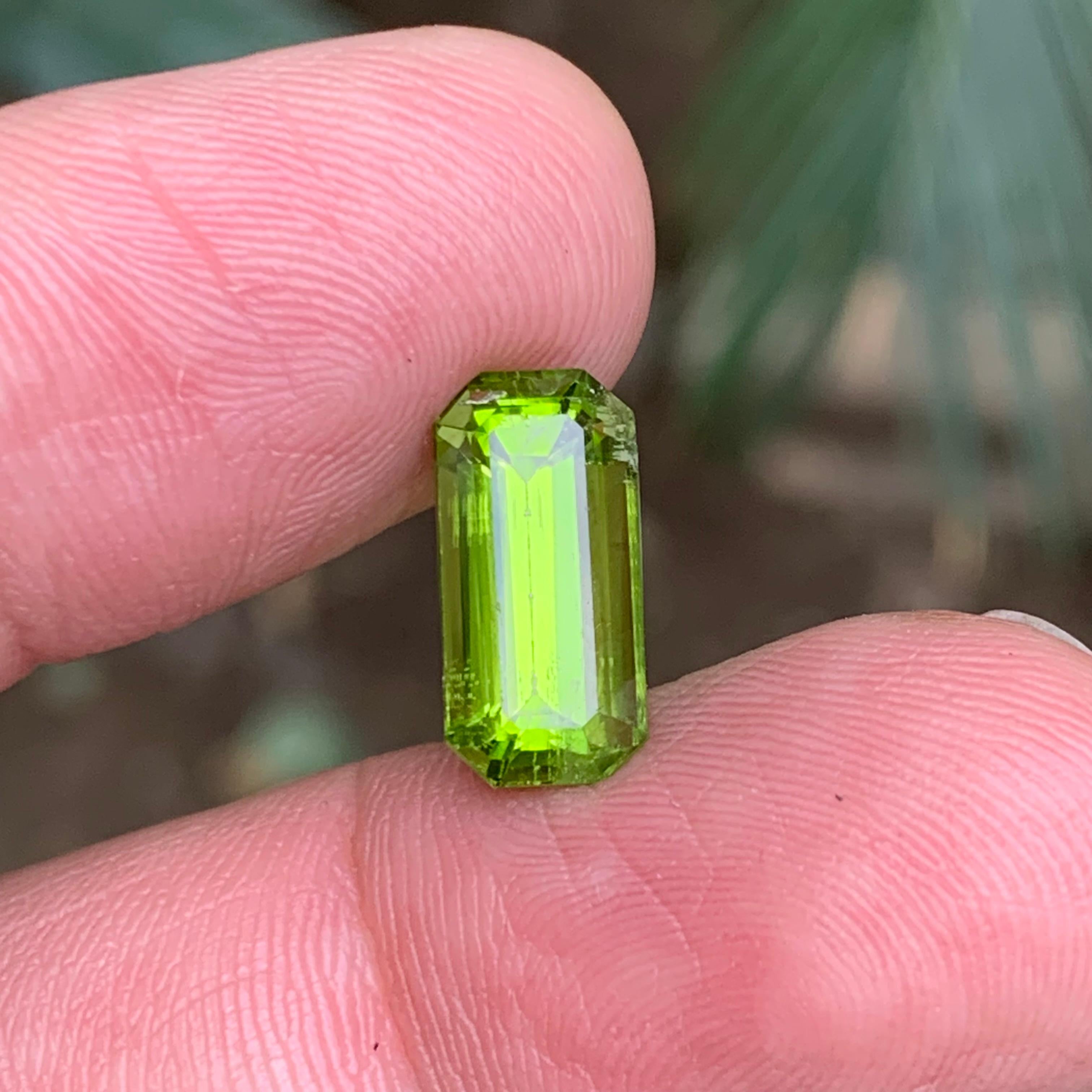 Vivid Green Natural Peridot Ring Pendant Loose Gemstone 5.35Ct Emerald Cut-Jewel For Sale 3