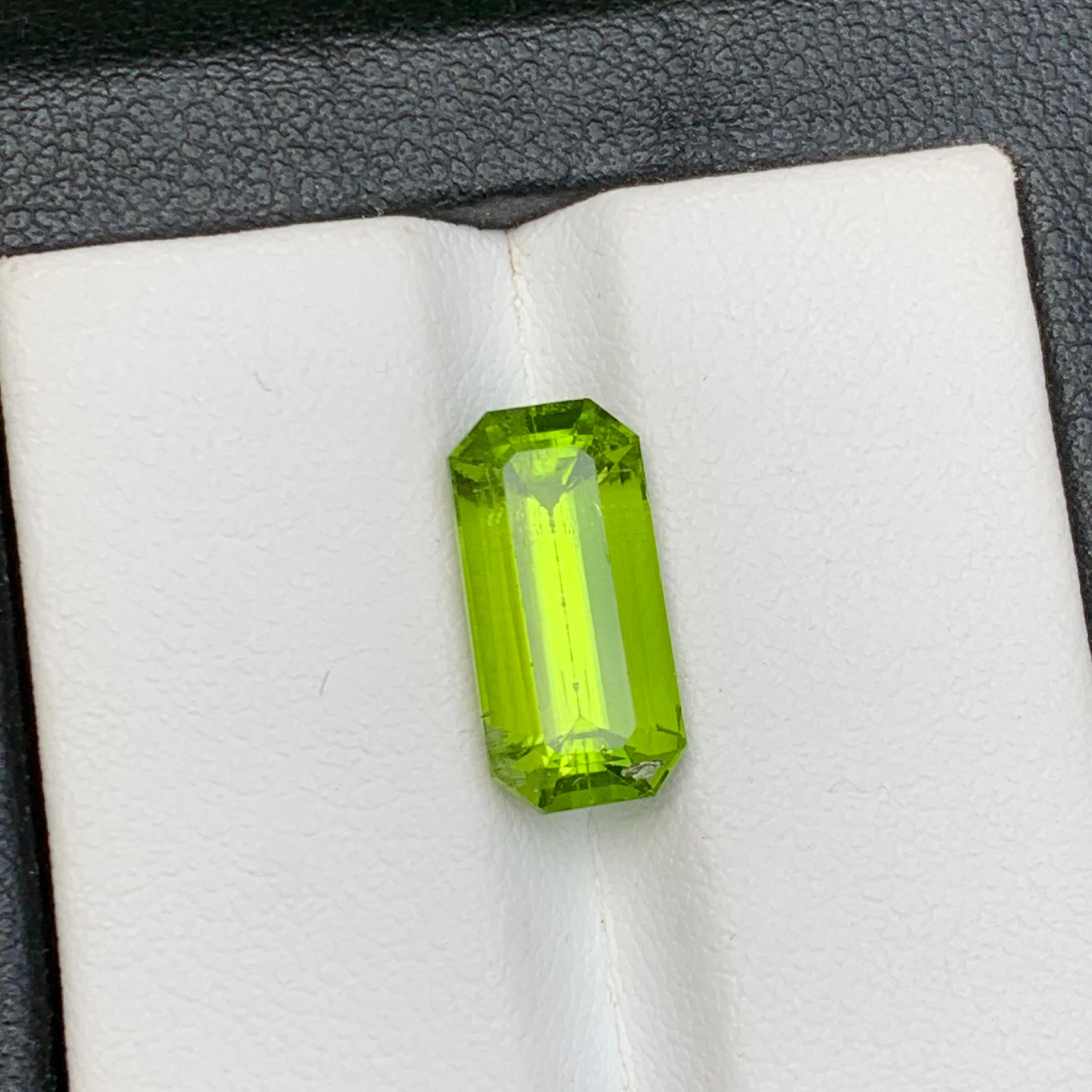 Vivid Green Natural Peridot Ring Pendant Loose Gemstone 5.35Ct Emerald Cut-Jewel For Sale 4