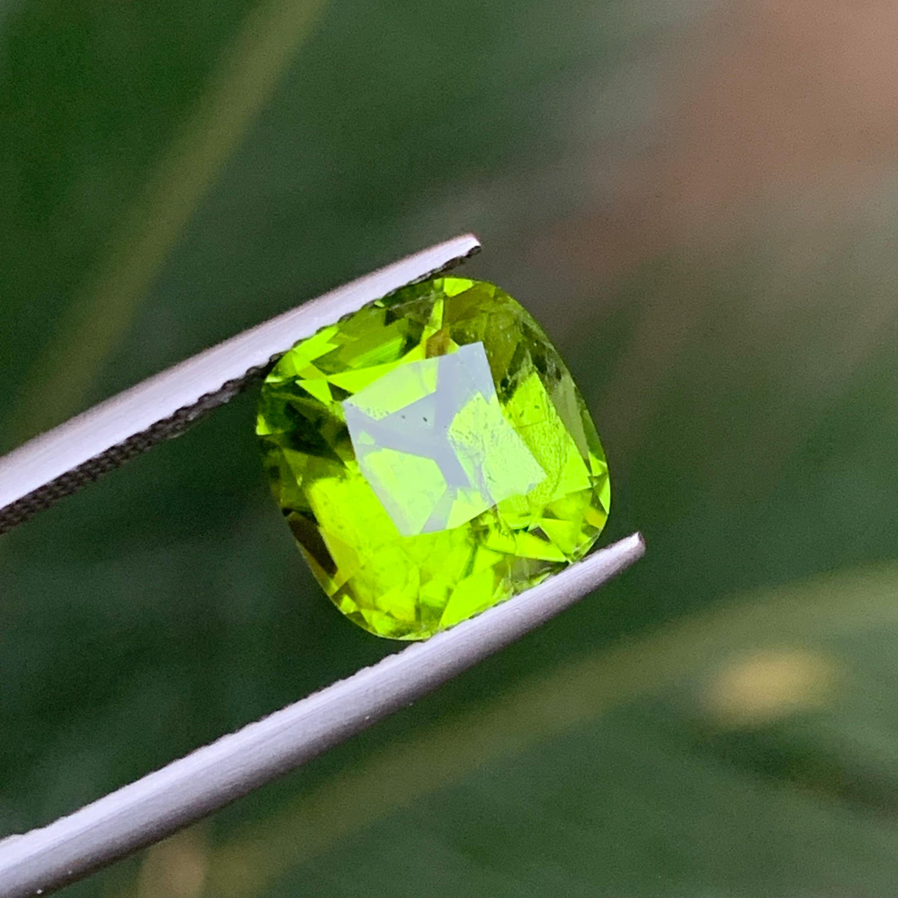 Vivid Green Natural Peridot Ring, Pendant Loose Gemstone 5.85 Carat Cushion Cut For Sale 7