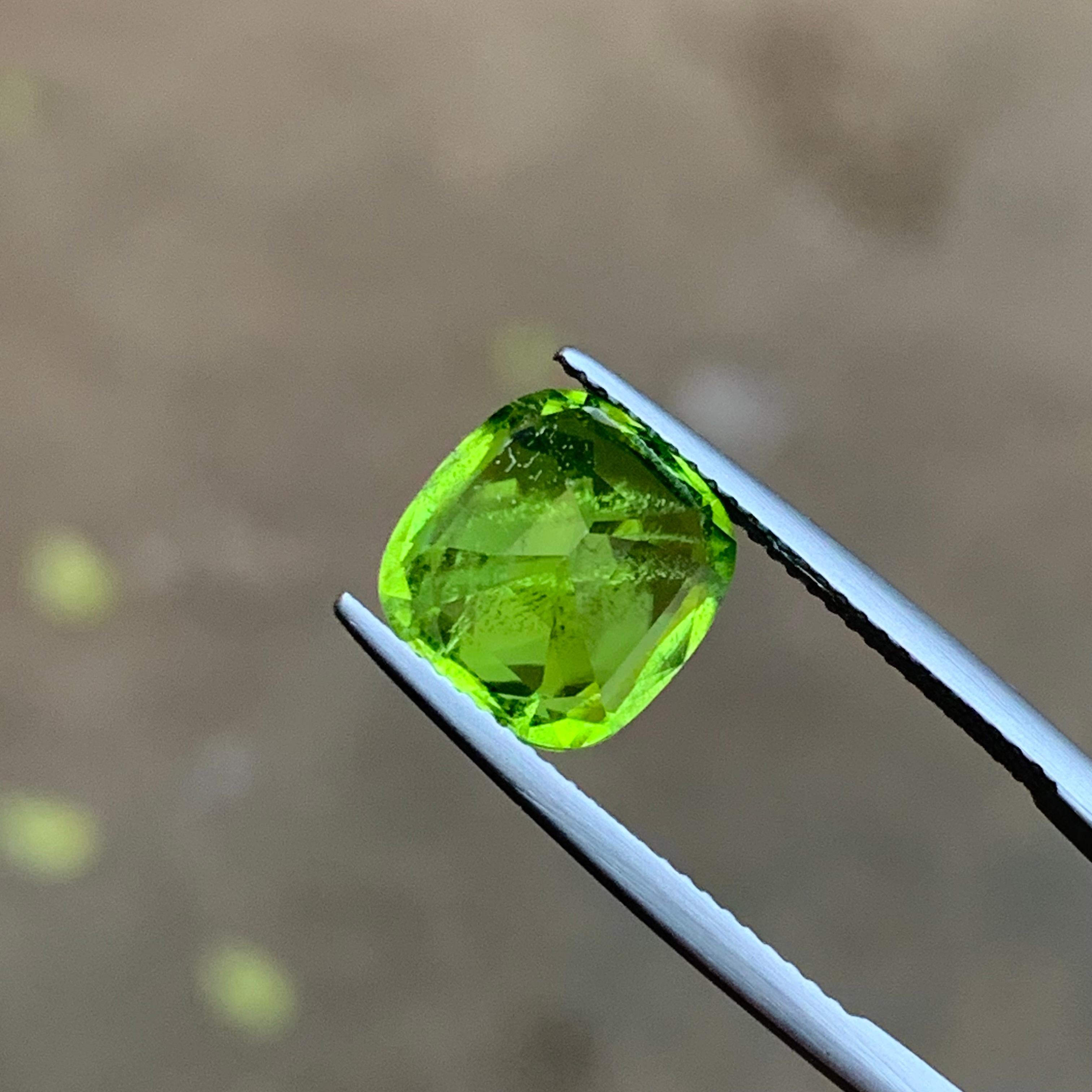 Vivid Green Natural Peridot Ring, Pendant Loose Gemstone 5.85 Carat Cushion Cut For Sale 2