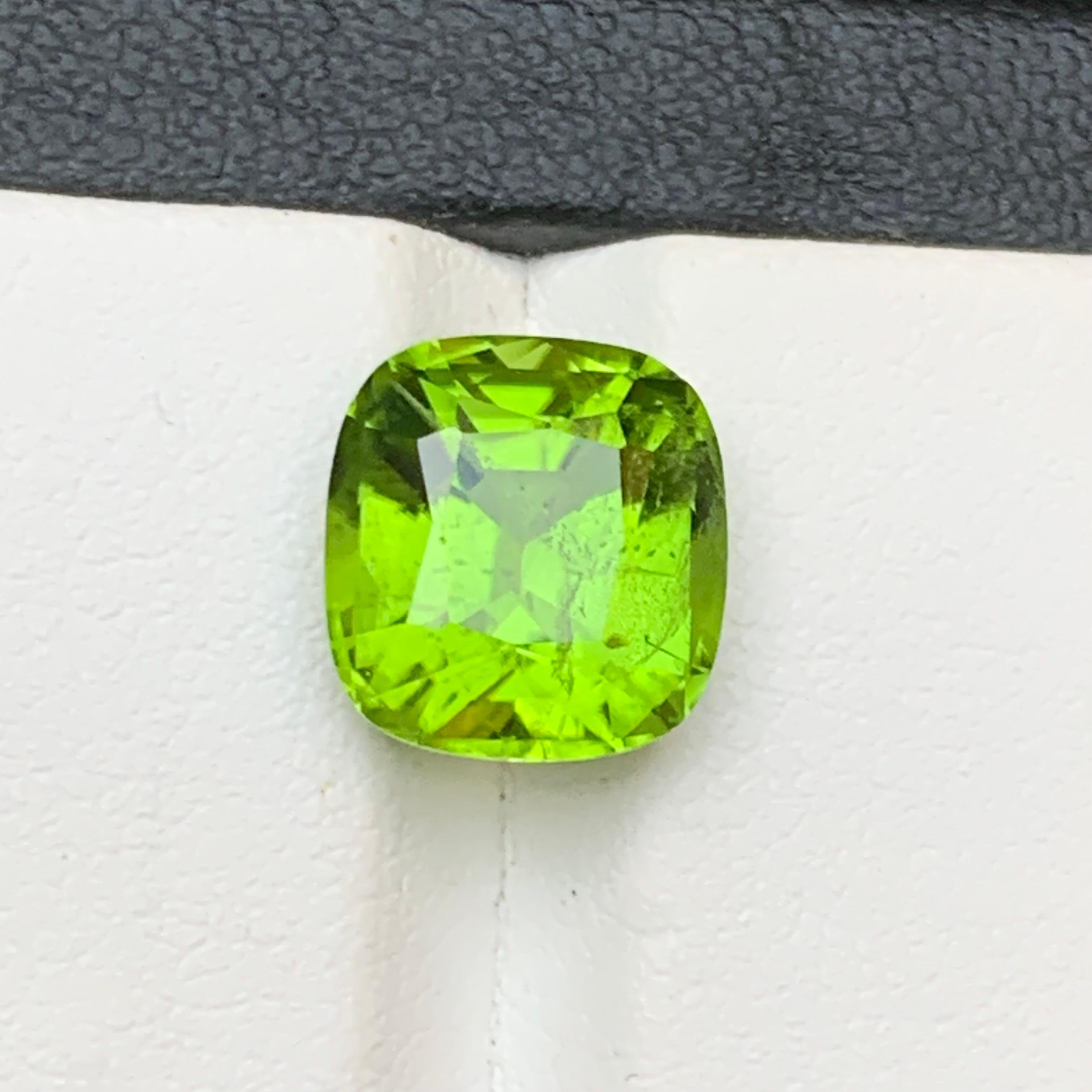 Vivid Green Natural Peridot Ring, Pendant Loose Gemstone 5.85 Carat Cushion Cut For Sale 3