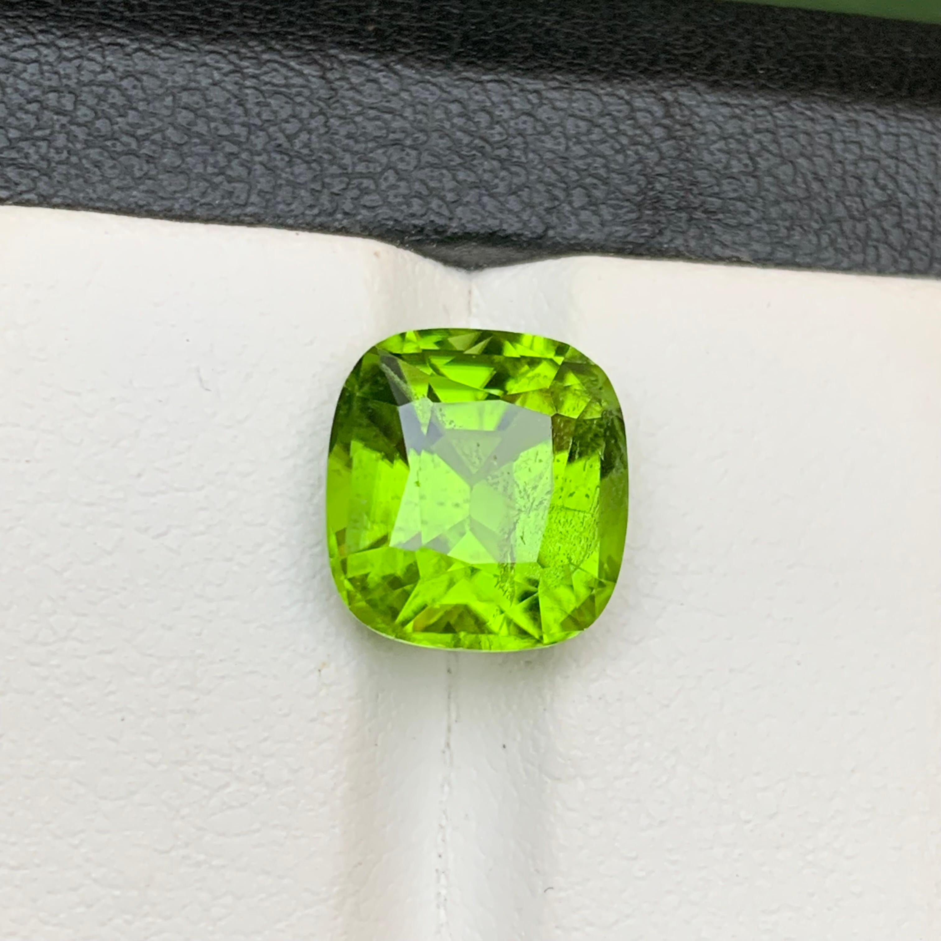 Vivid Green Natural Peridot Ring, Pendant Loose Gemstone 5.85 Carat Cushion Cut For Sale 4
