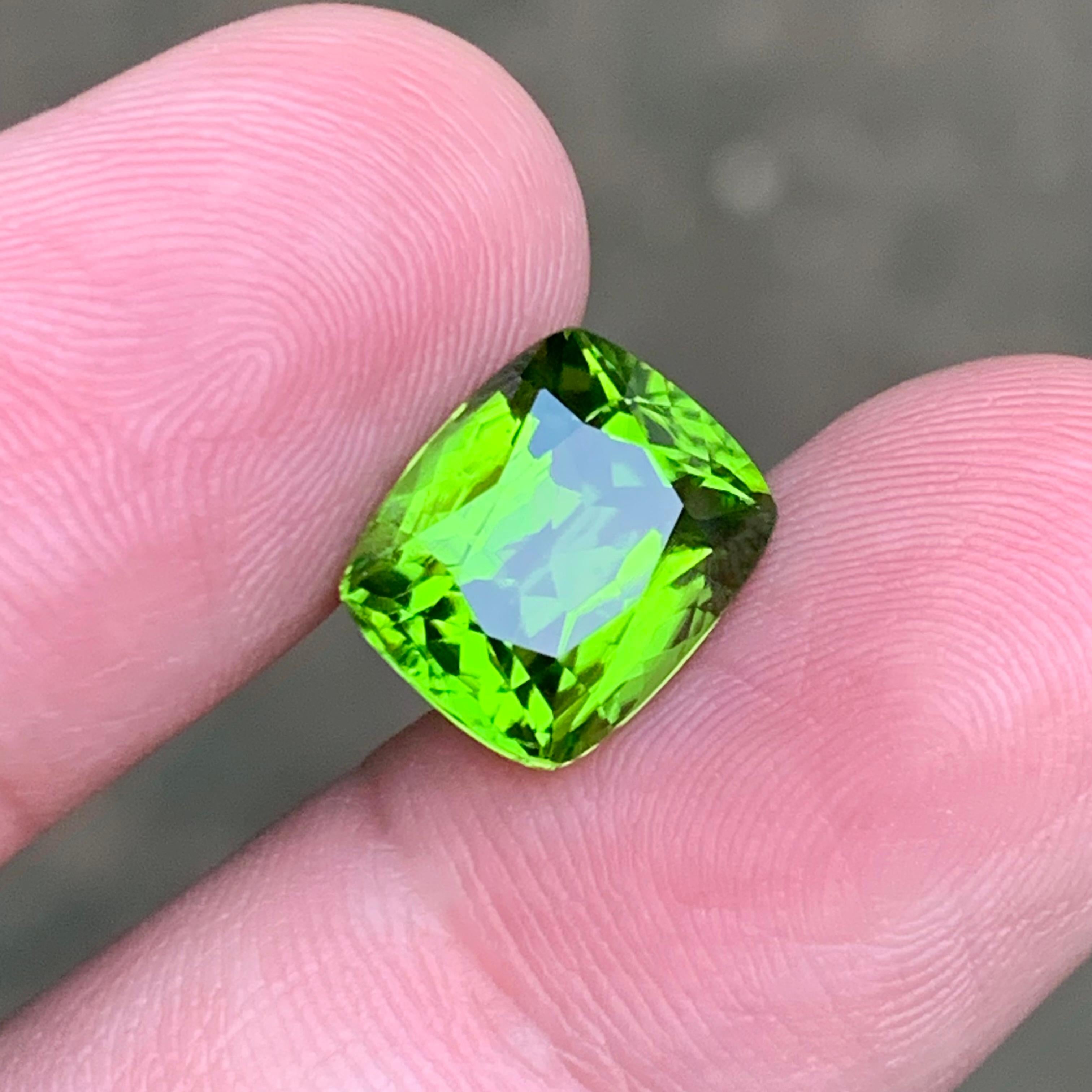 Vivid Green Natural Peridot Ring, Pendant Loose Gemstone 7 Ct Fancy Cushion Cut For Sale 5