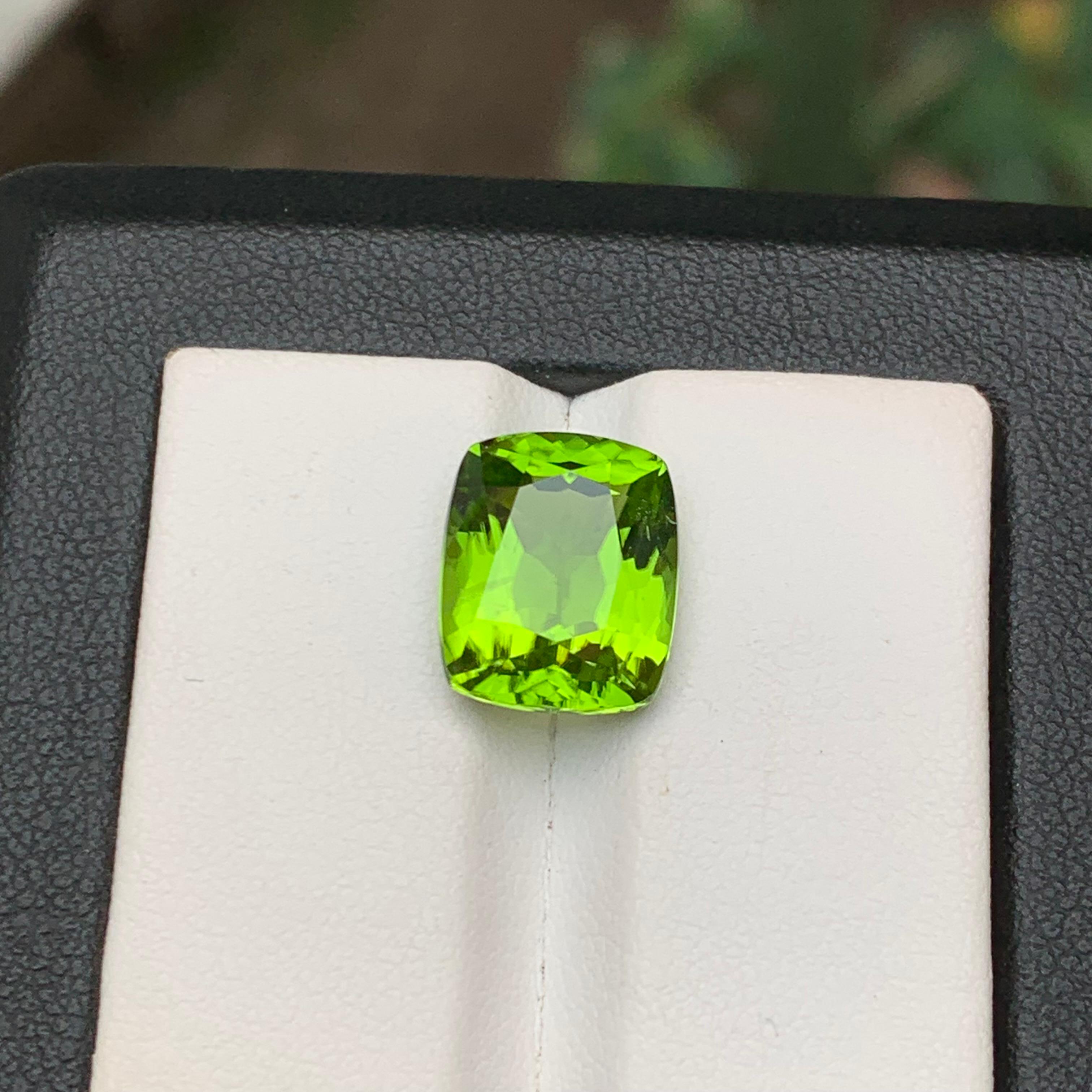 Vivid Green Natural Peridot Ring, Pendant Loose Gemstone 7 Ct Fancy Cushion Cut In New Condition For Sale In Peshawar, PK