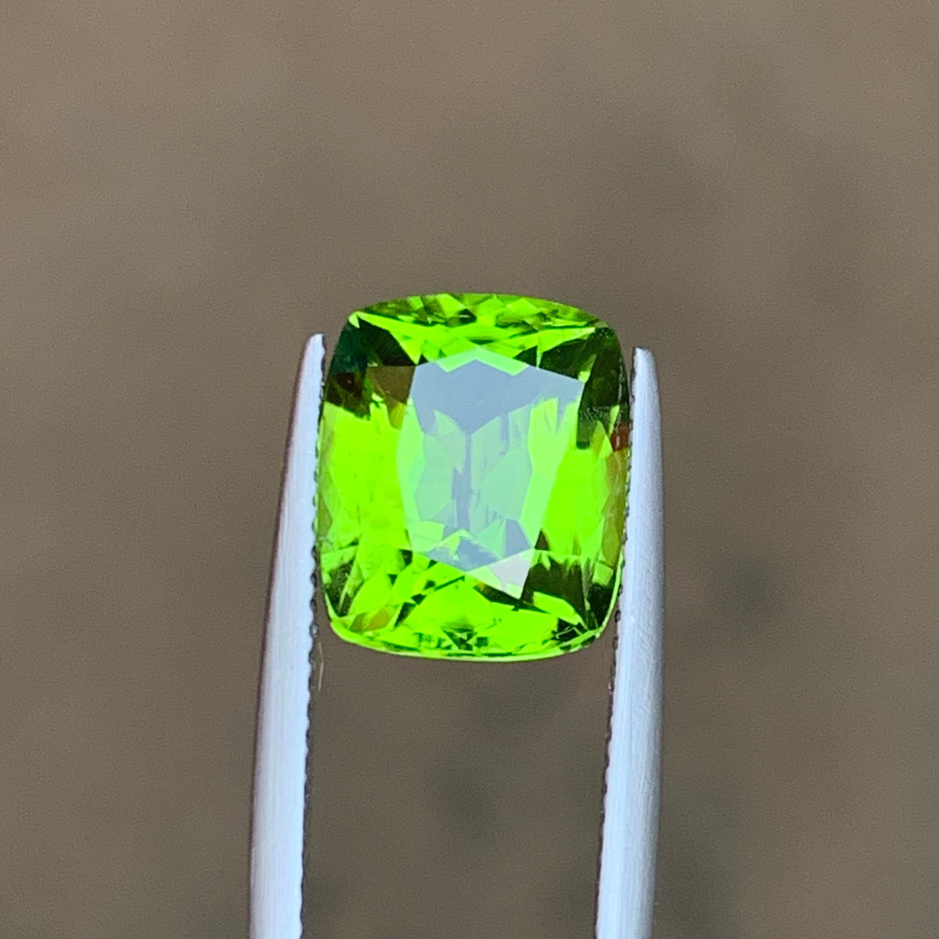 Vivid Green Natural Peridot Ring, Pendant Loose Gemstone 7 Ct Fancy Cushion Cut For Sale 2